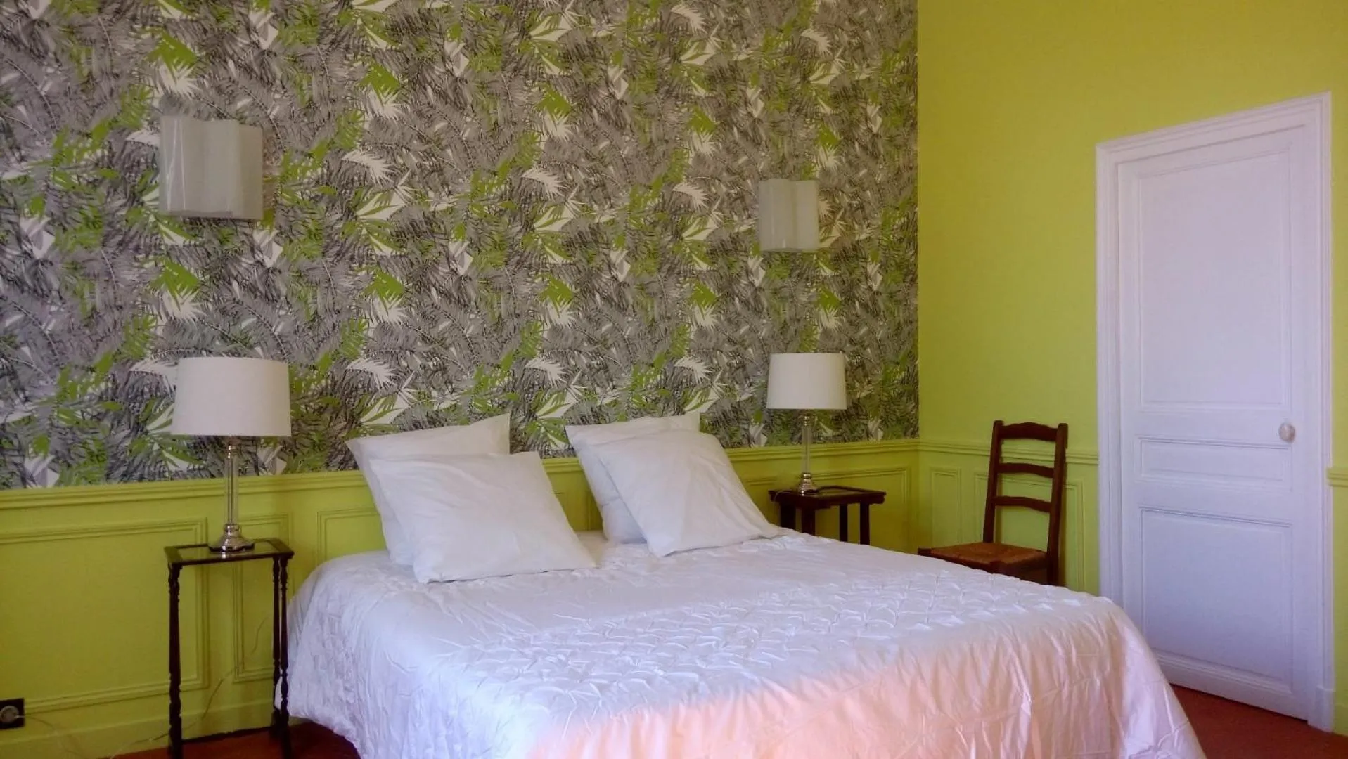 Bed in Palais de Luppé, Chambre d'hôtes