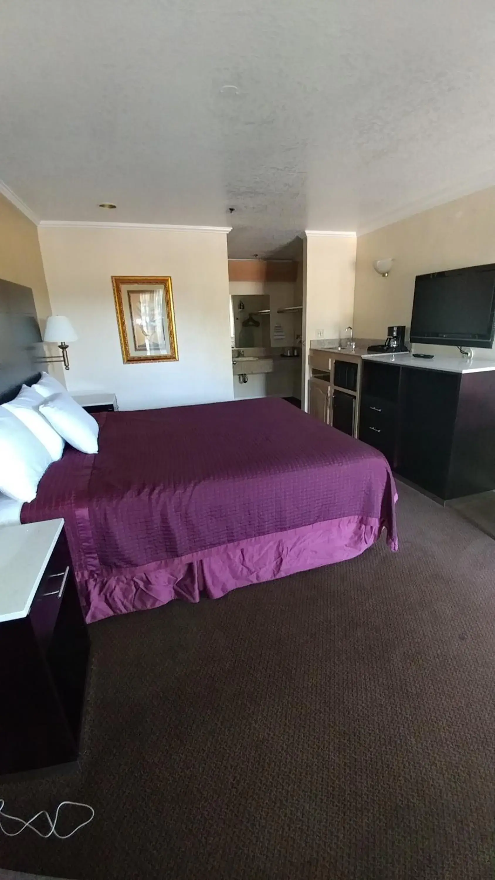 Bedroom, Bed in Executive Inn & Suites Sacramento Bedroom, Bed in Executive Inn & Suites Sacramento