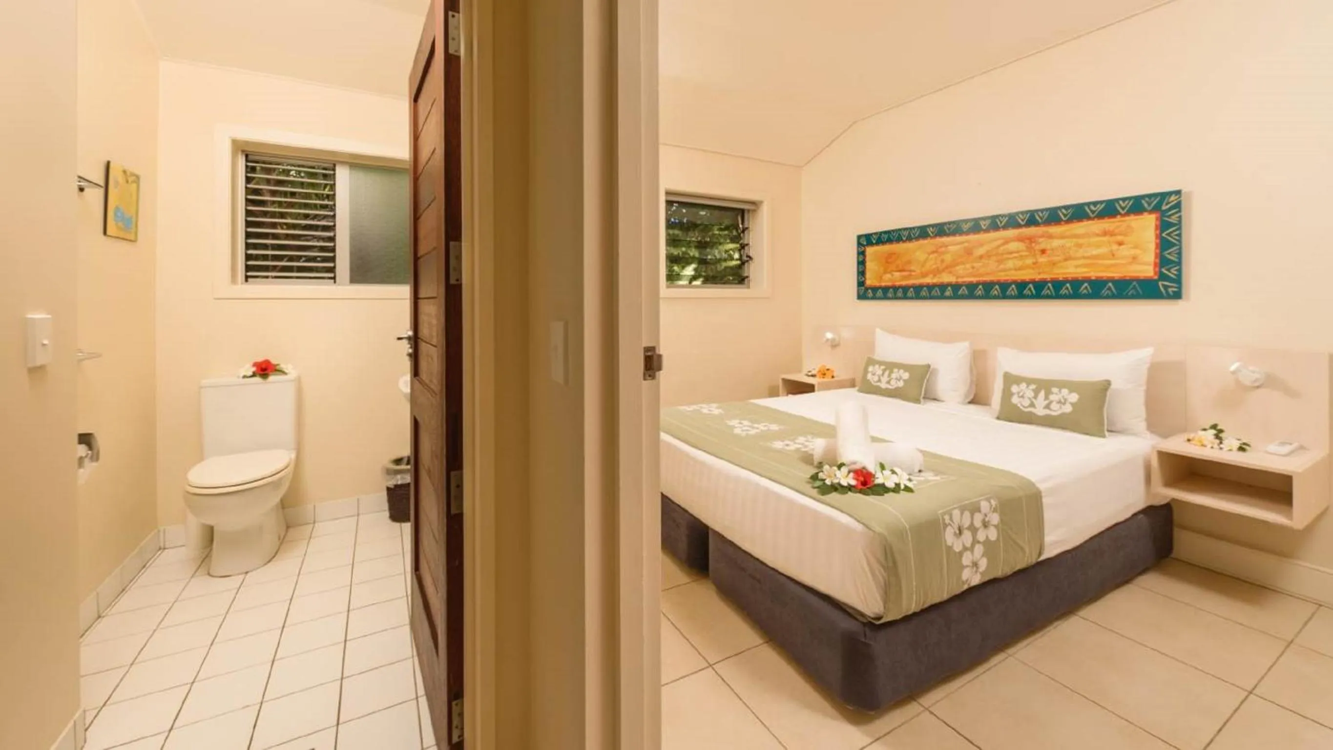 Bedroom, Bed in Sunset Resort