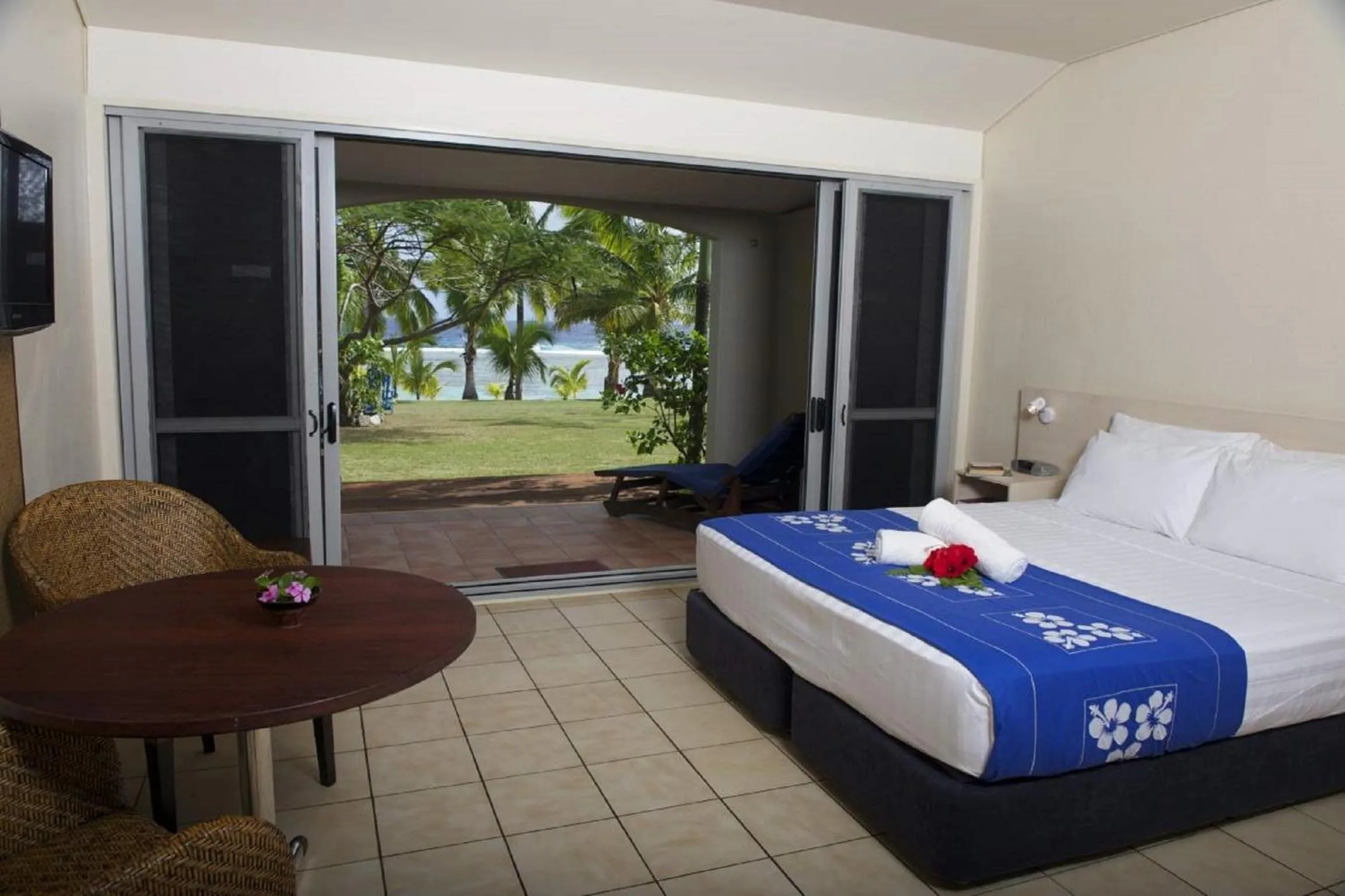 View (from property/room), Bed in Sunset Resort