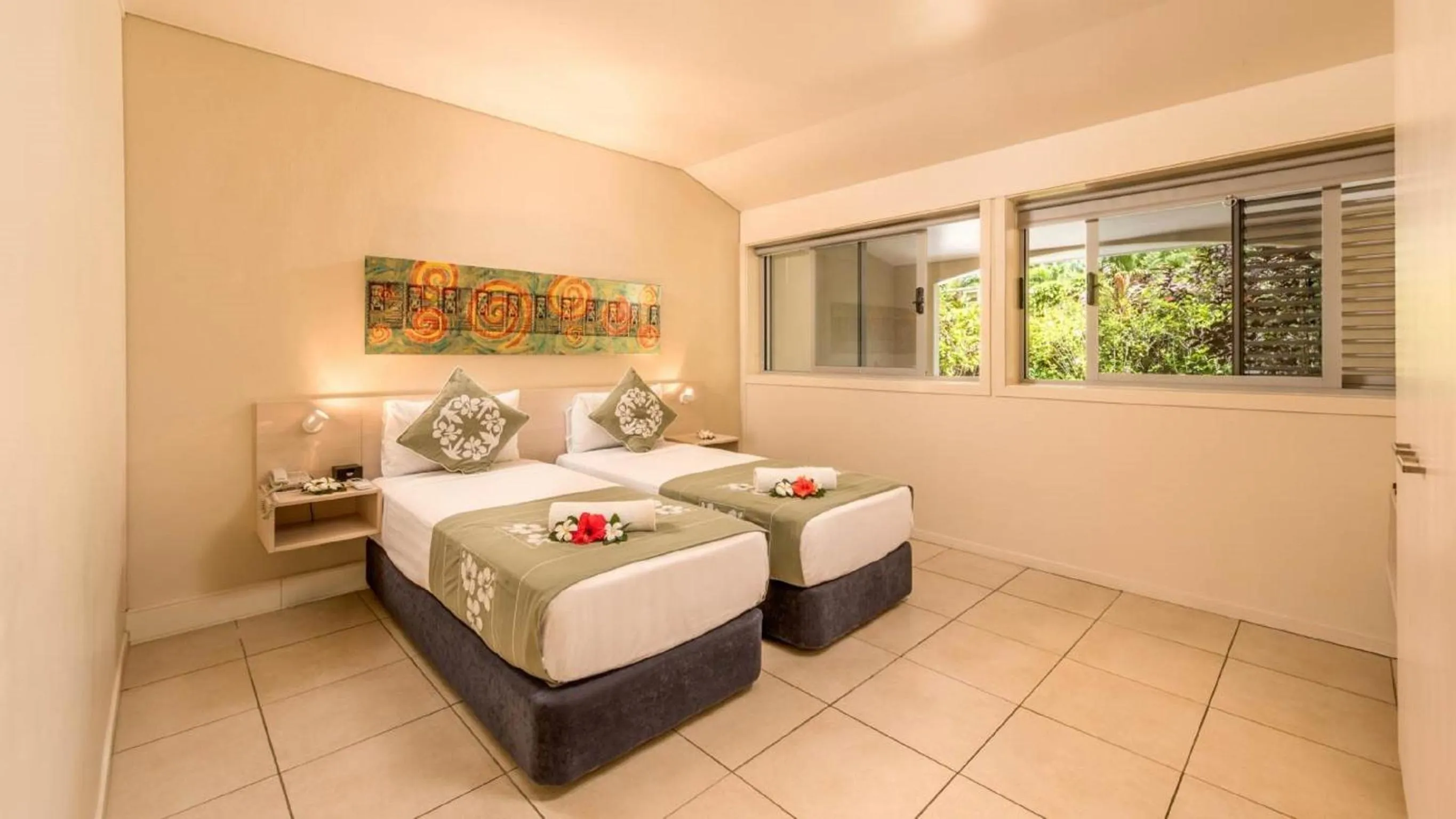 Bedroom, Bed in Sunset Resort
