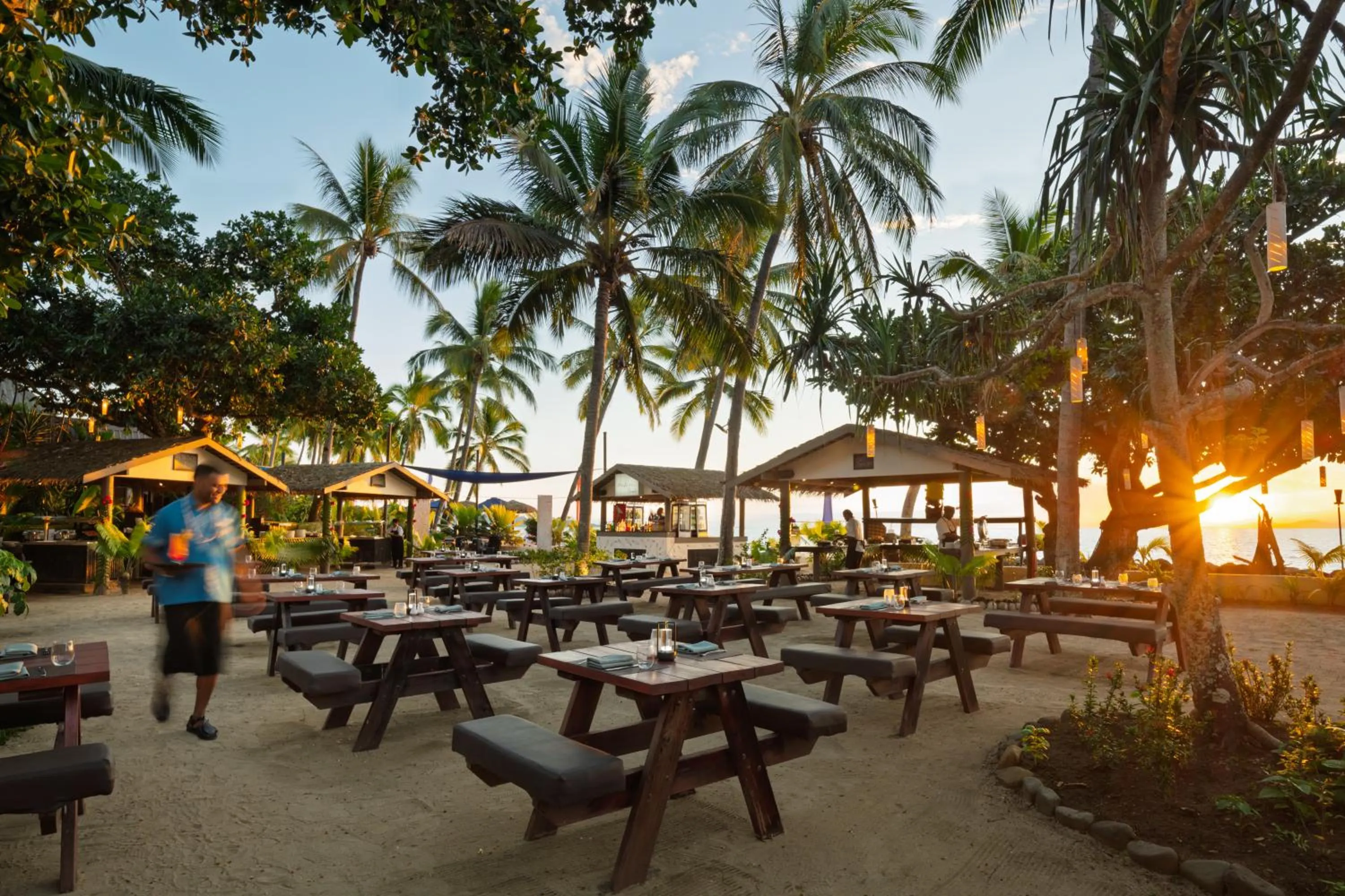 Restaurant/places to eat in DoubleTree by Hilton Fiji - Sonaisali Island
