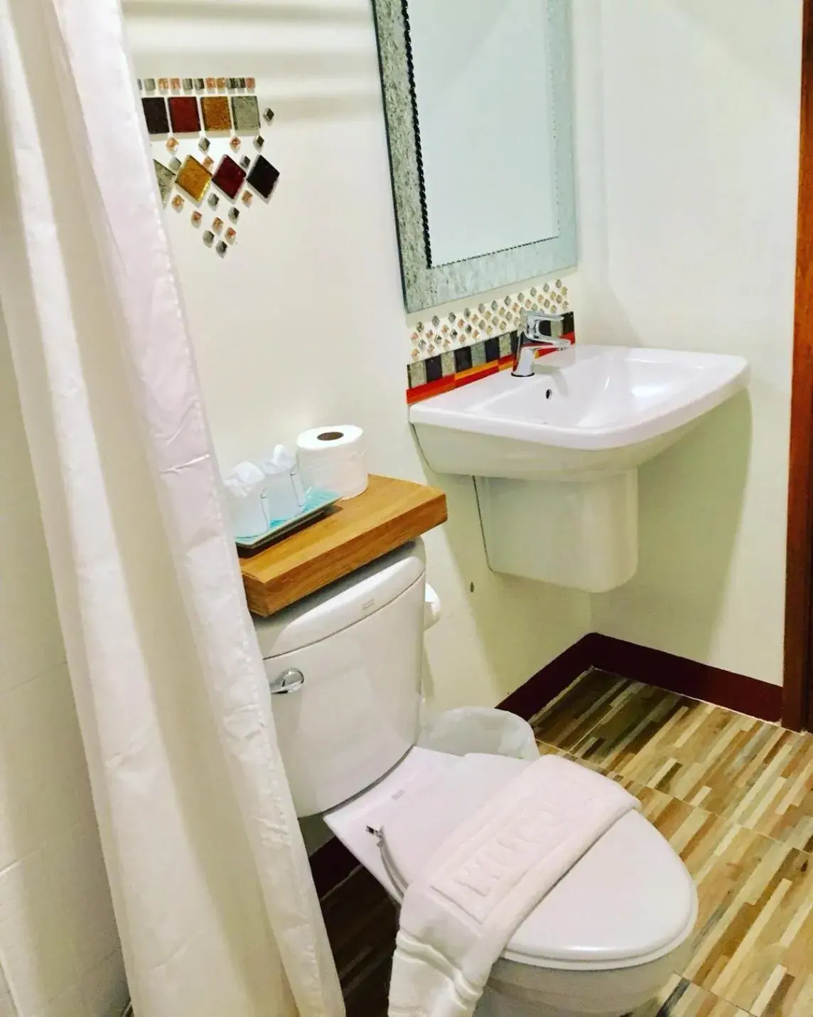 Bathroom in Vieng Mantra Hotel Bathroom in Vieng Mantra Hotel