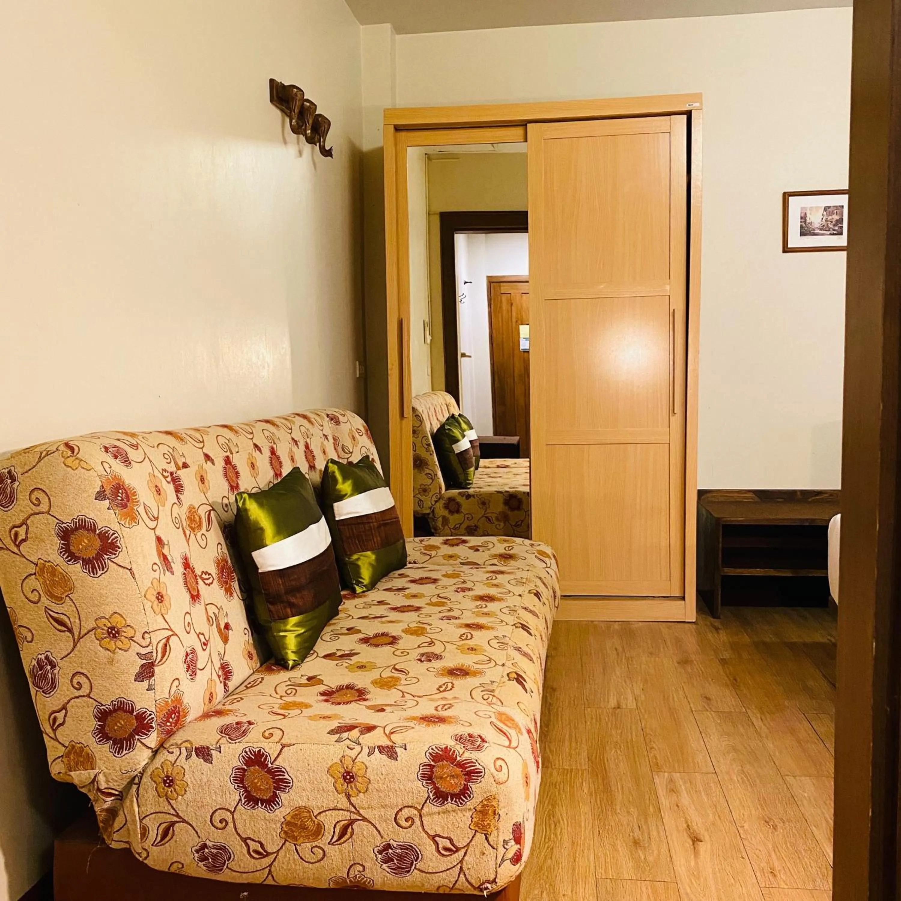 Seating area in Vieng Mantra Hotel