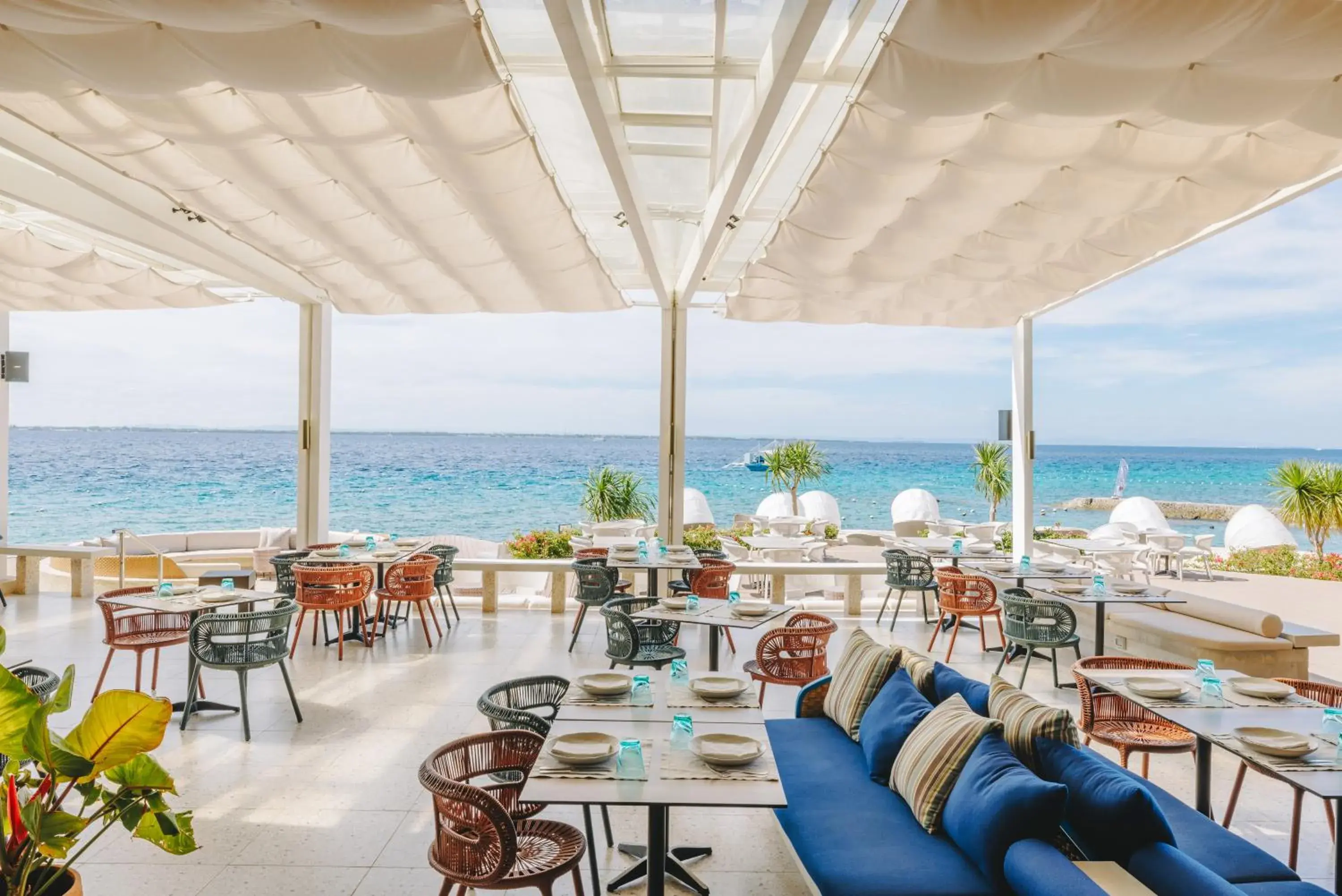 Restaurant/places to eat in Crimson Resort and Spa - Mactan Island, Cebu Restaurant/places to eat in Crimson Resort and Spa - Mactan Island, Cebu