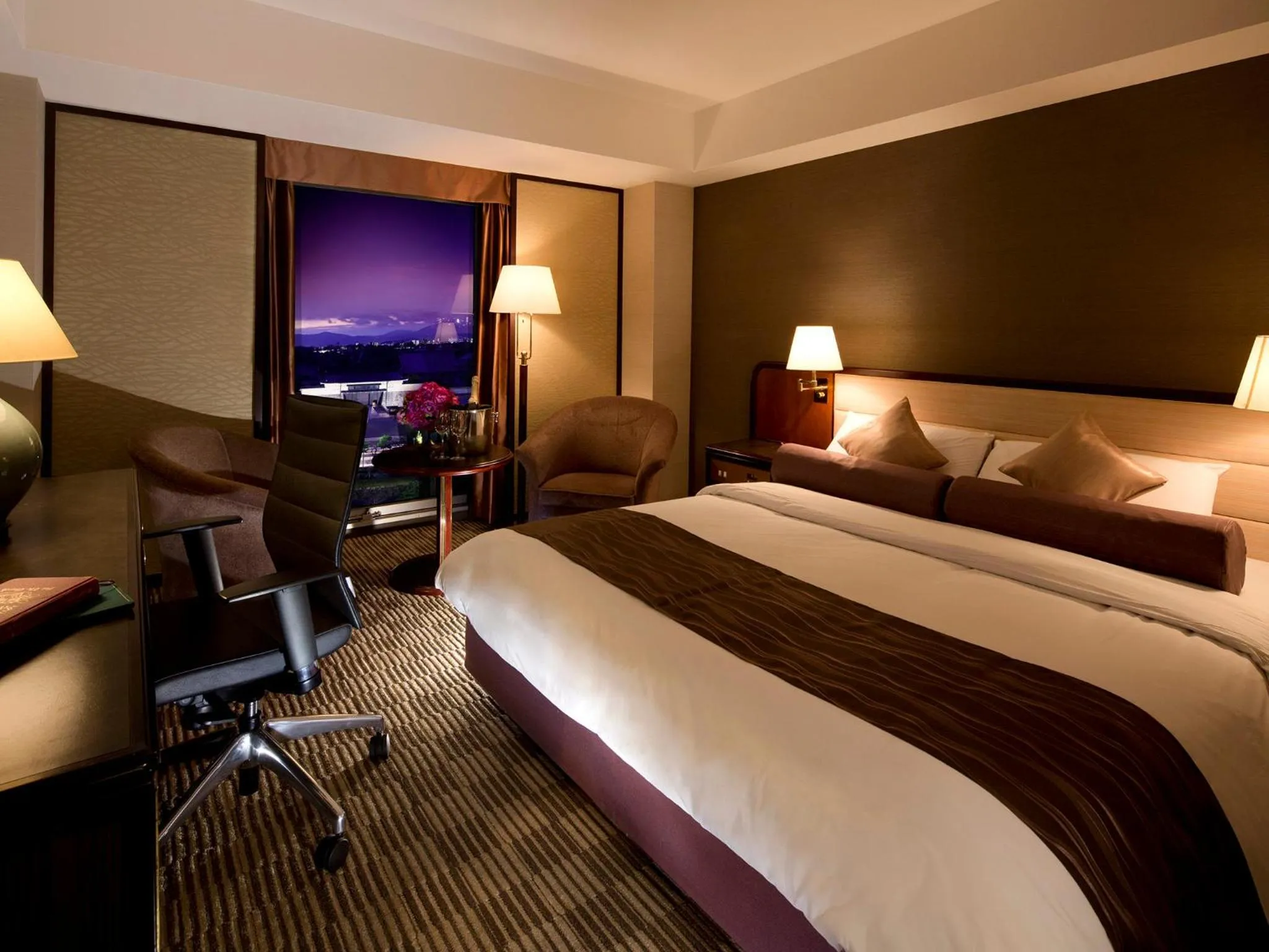 Photo of the whole room, Bed in ANA Crowne Plaza Hotel Kyoto by IHG