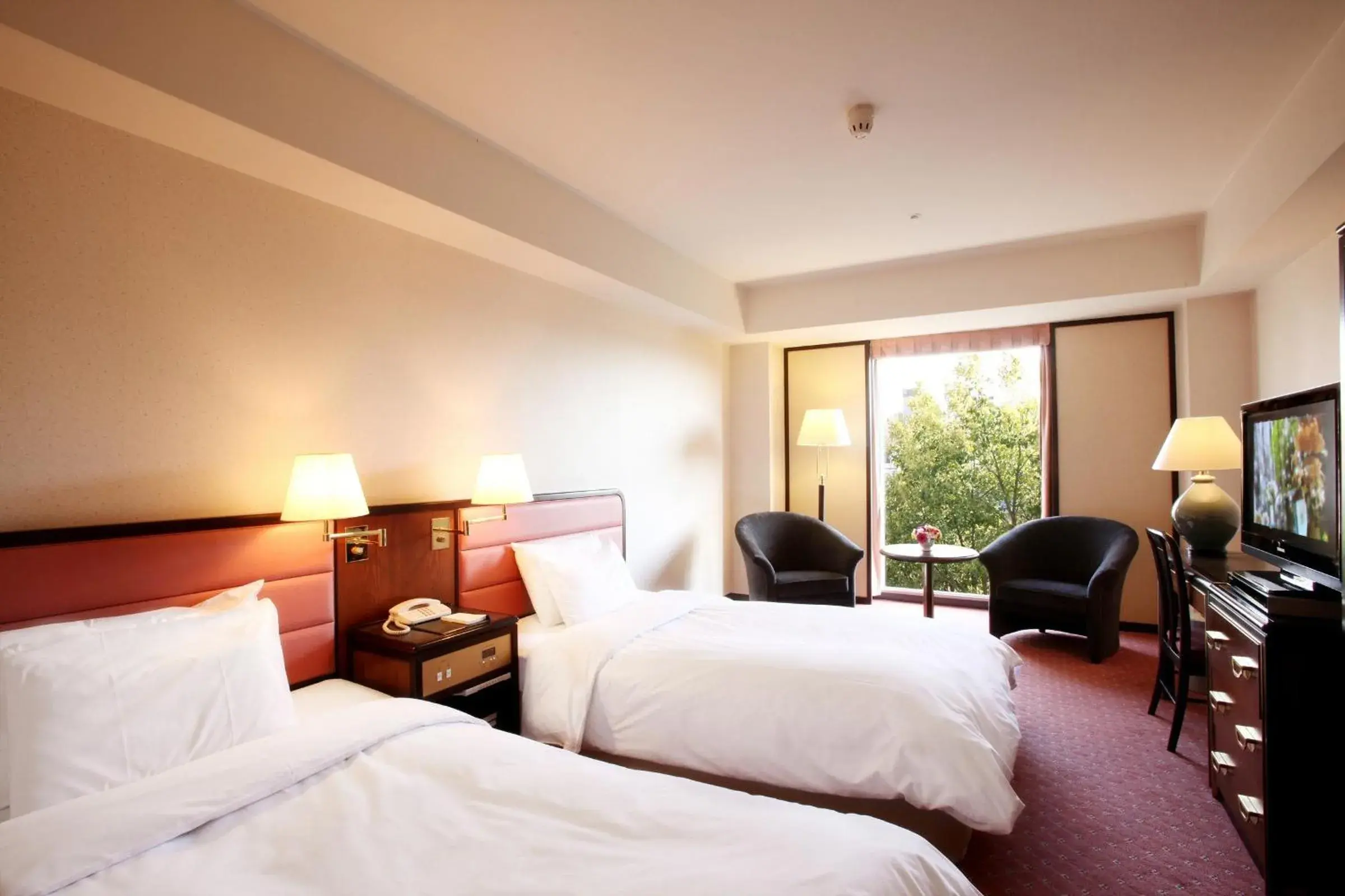 Bed in ANA Crowne Plaza Hotel Kyoto by IHG Bed in ANA Crowne Plaza Hotel Kyoto by IHG