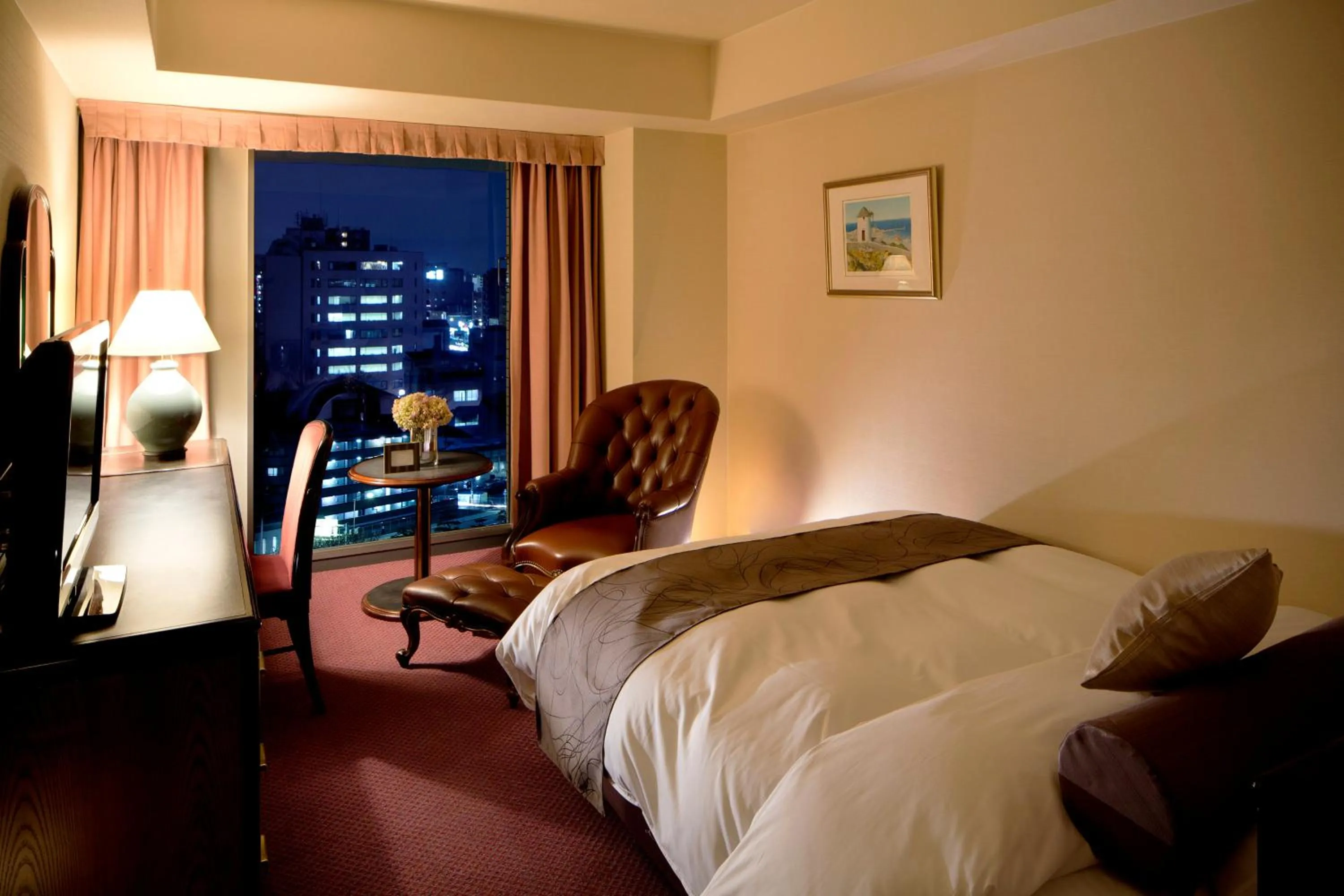 Photo of the whole room, Bed in ANA Crowne Plaza Hotel Kyoto by IHG