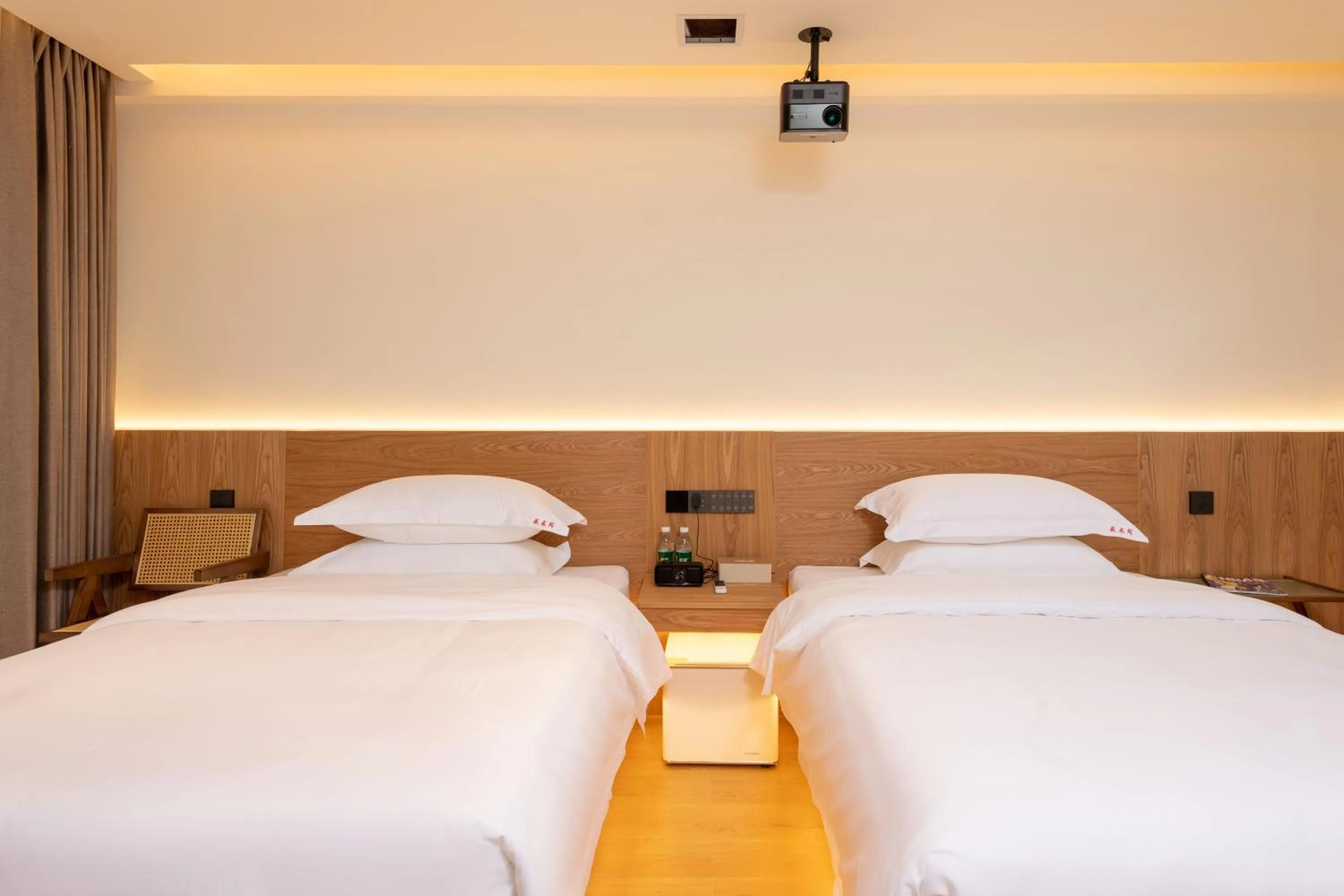 Bed in Yangshuo Hidden Dragon Villa