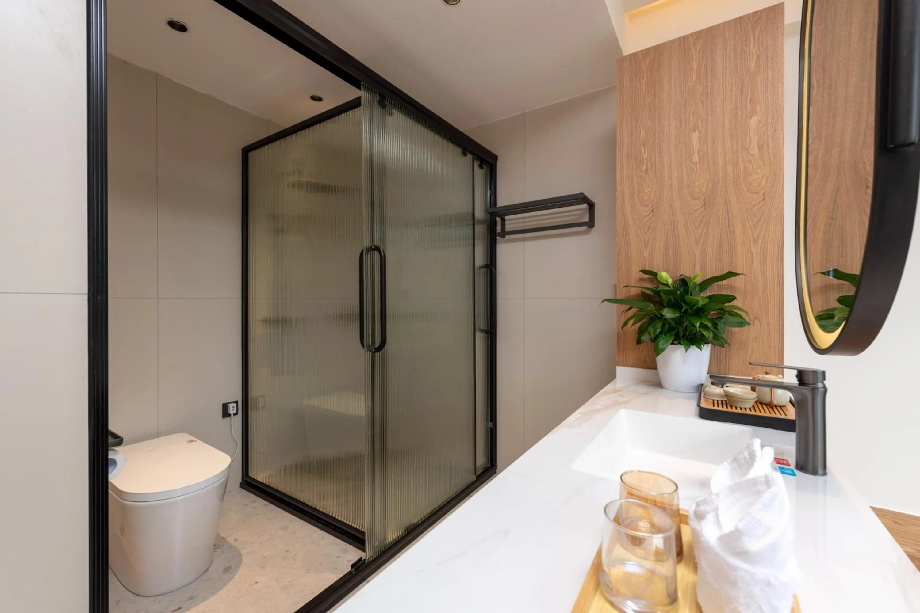 Shower in Yangshuo Hidden Dragon Villa