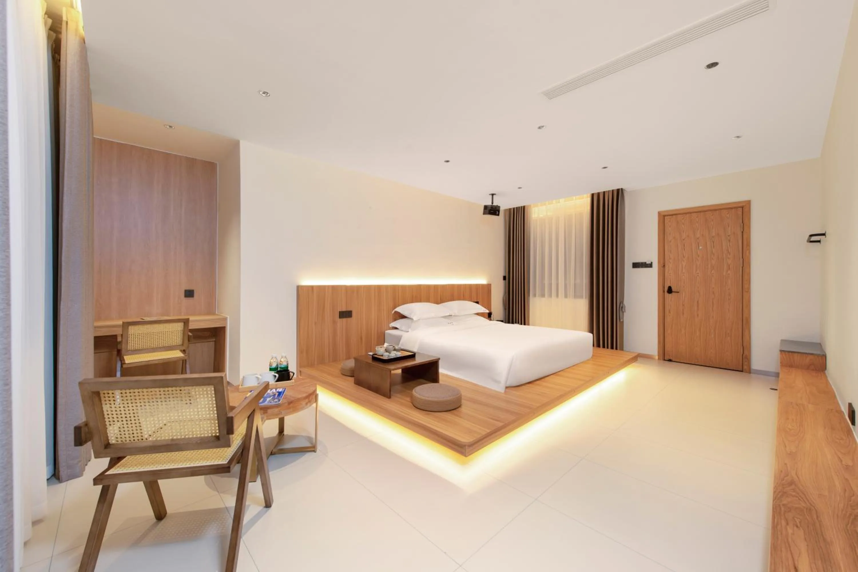 Bed in Yangshuo Hidden Dragon Villa
