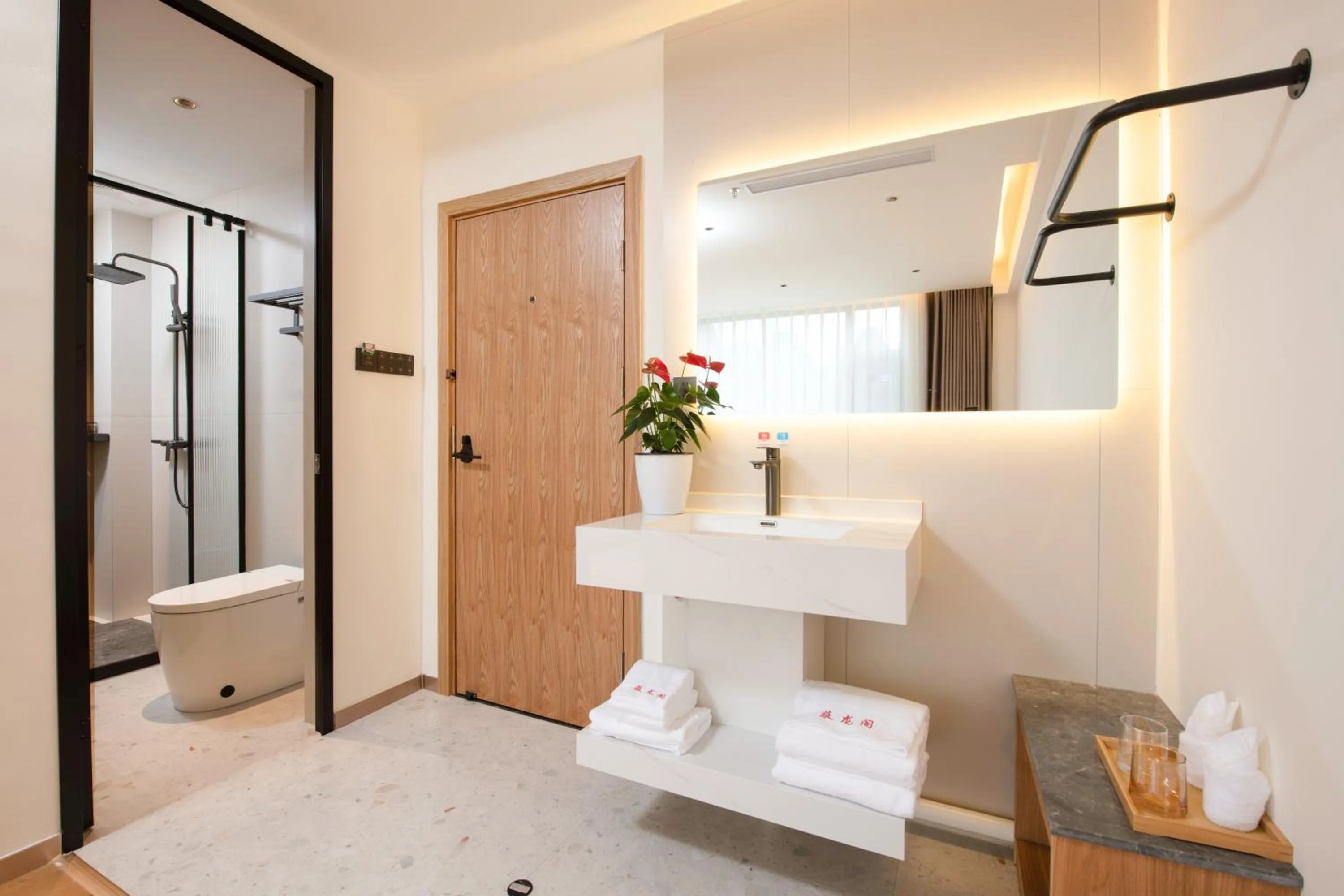 Shower in Yangshuo Hidden Dragon Villa