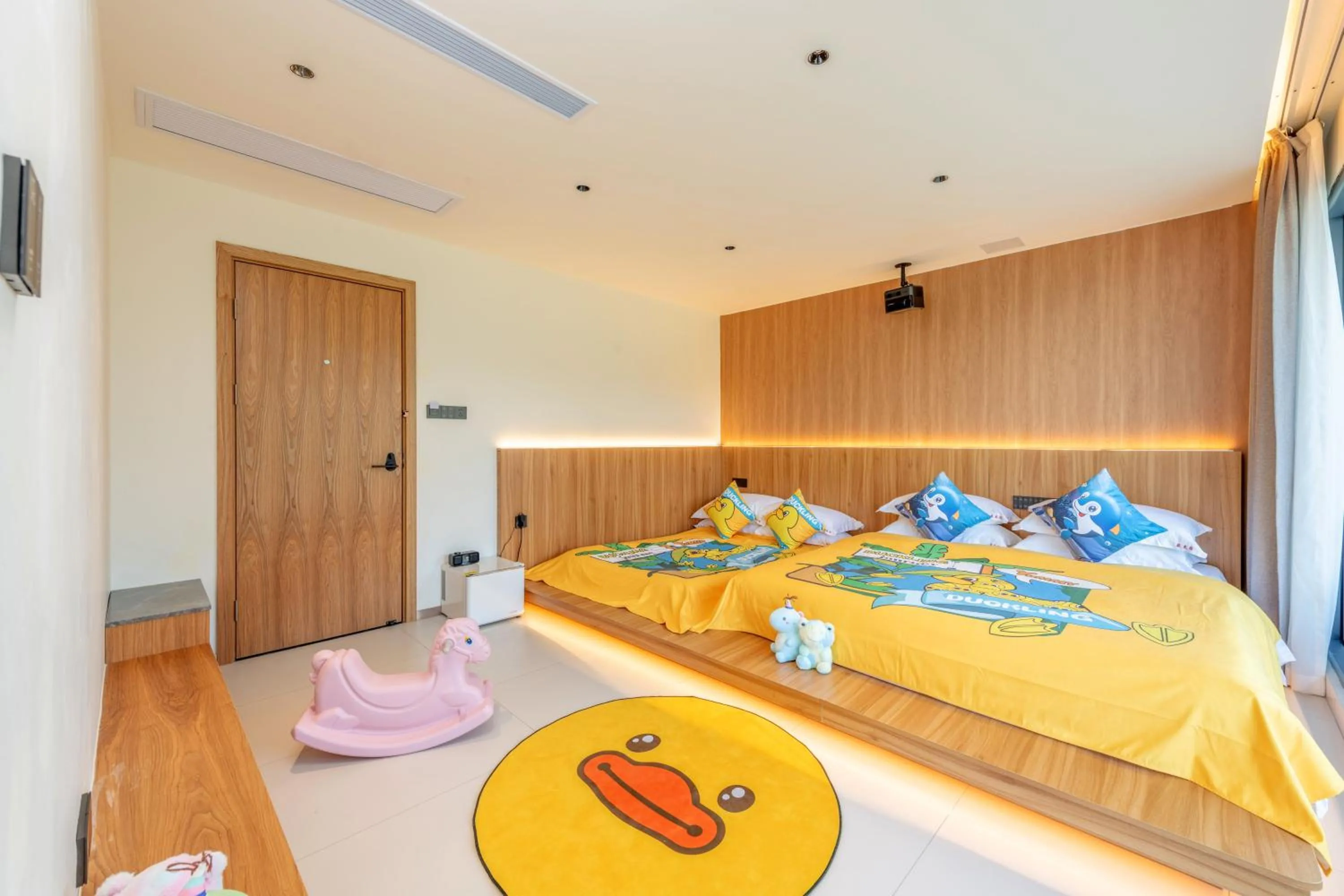 Bed in Yangshuo Hidden Dragon Villa