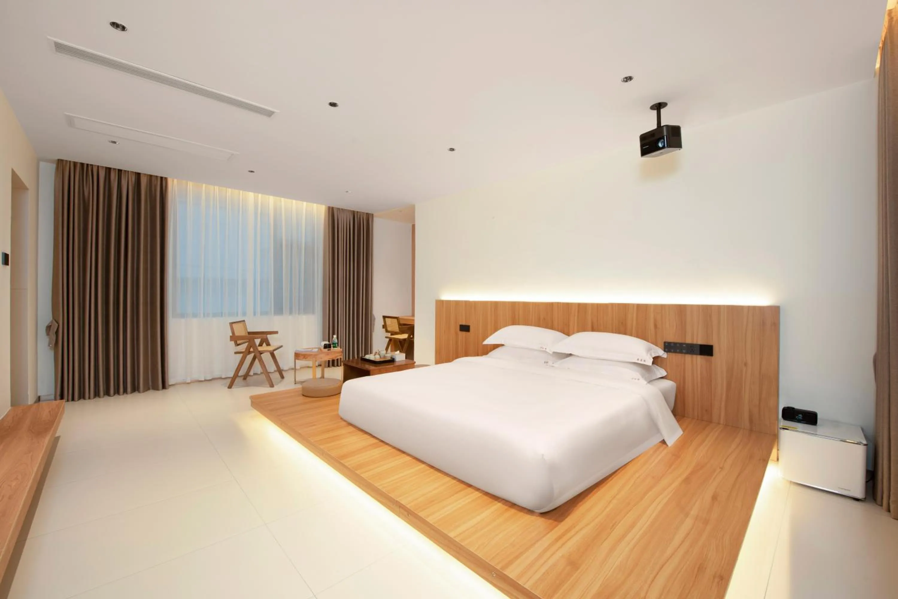 Bed in Yangshuo Hidden Dragon Villa