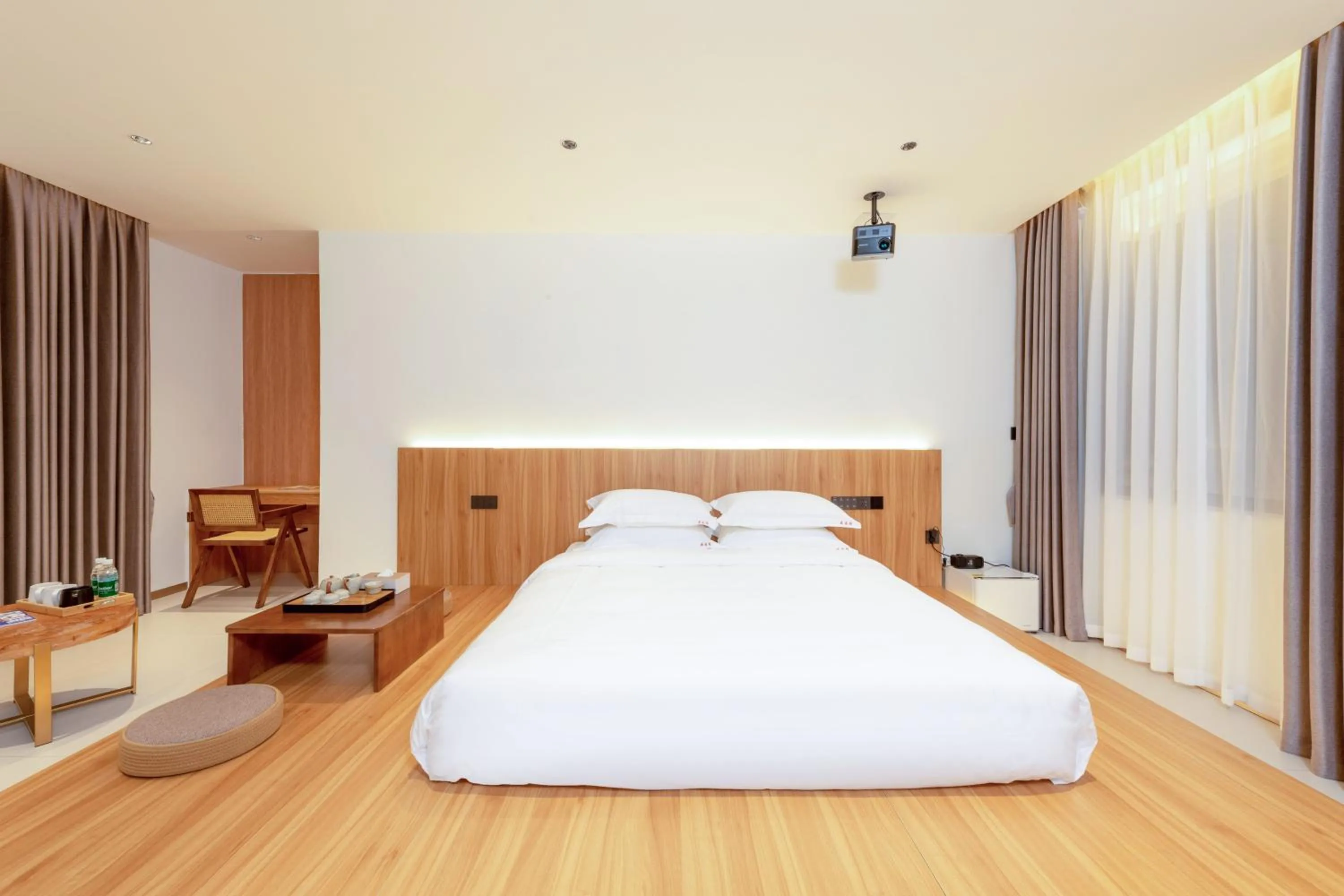 Bed in Yangshuo Hidden Dragon Villa