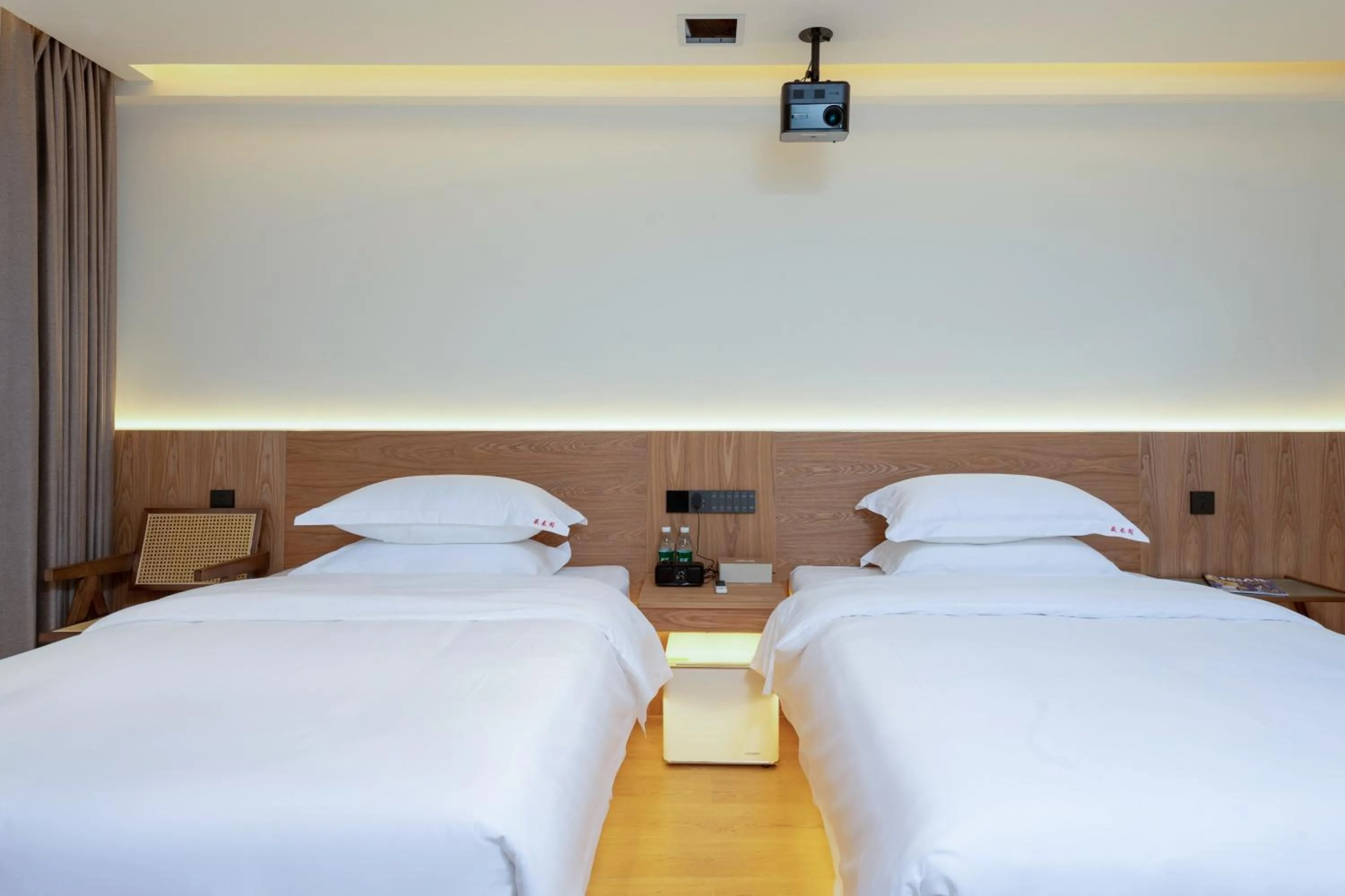 Bed in Yangshuo Hidden Dragon Villa