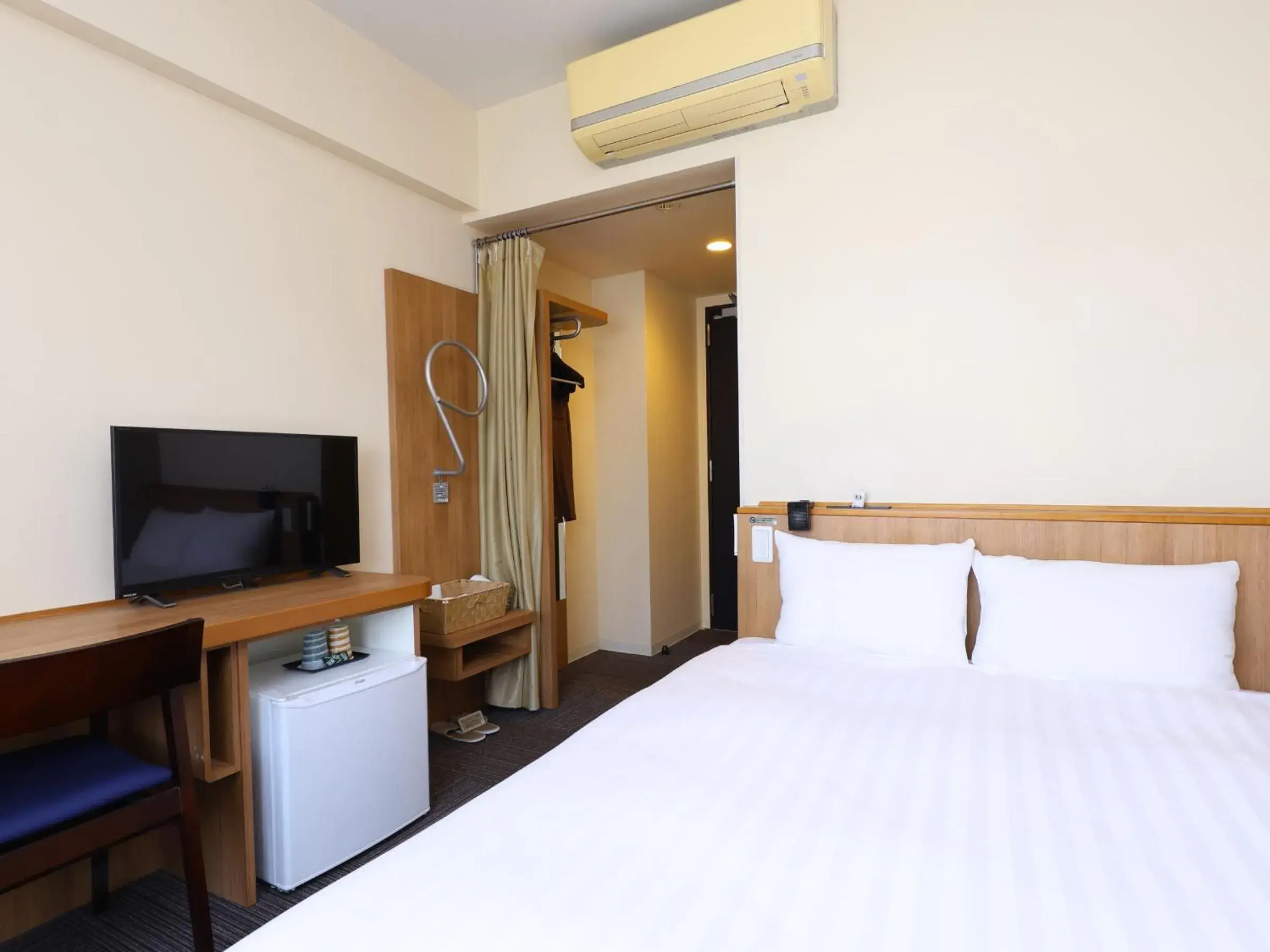 Photo of the whole room, Bed in Dormy Inn Express Mikawaanjo Photo of the whole room, Bed in Dormy Inn Express Mikawaanjo