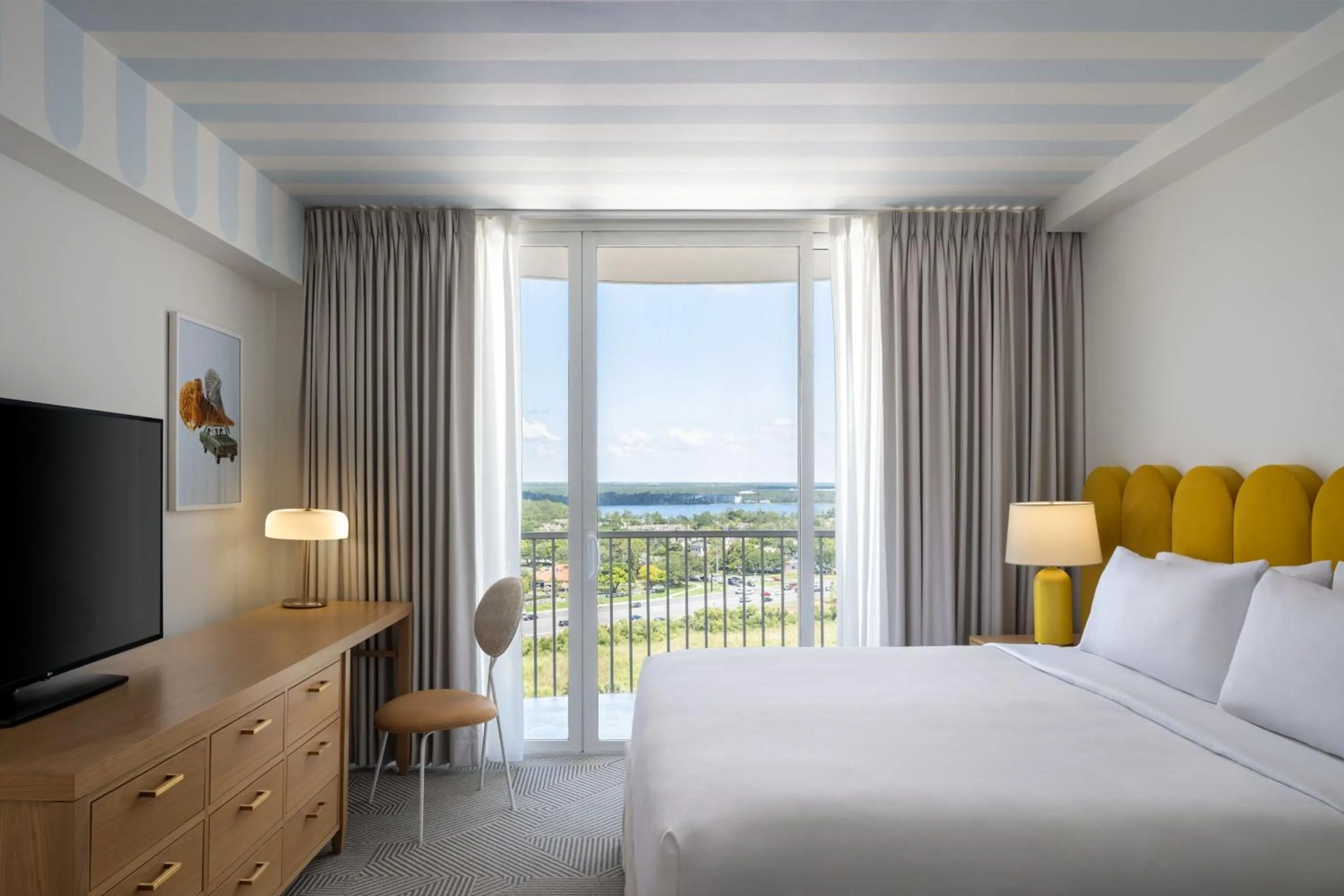 Bedroom, Bed in Renaissance Orlando Resort - Disney Springs Area