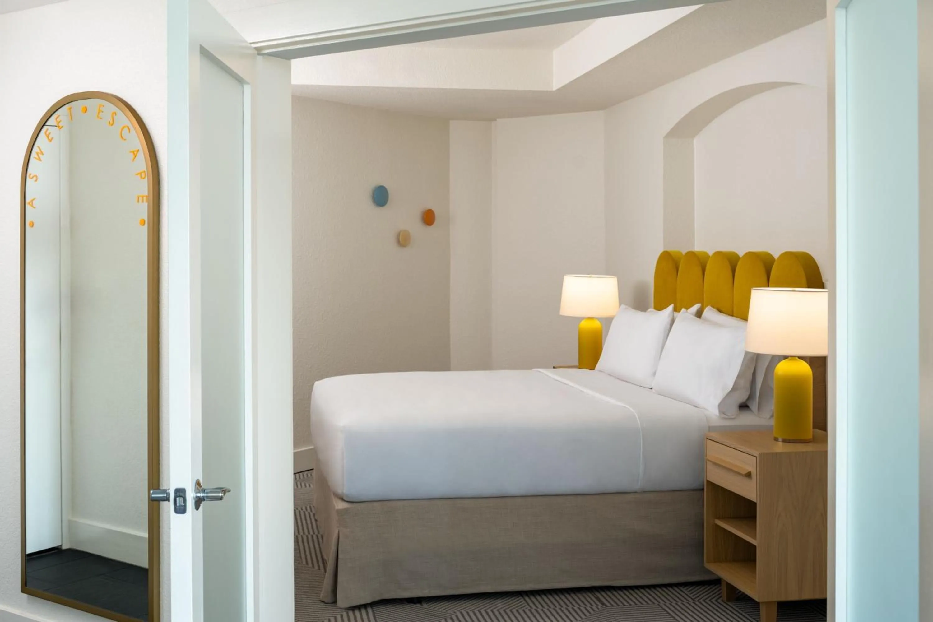 Bedroom, Bed in Renaissance Orlando Resort - Disney Springs Area