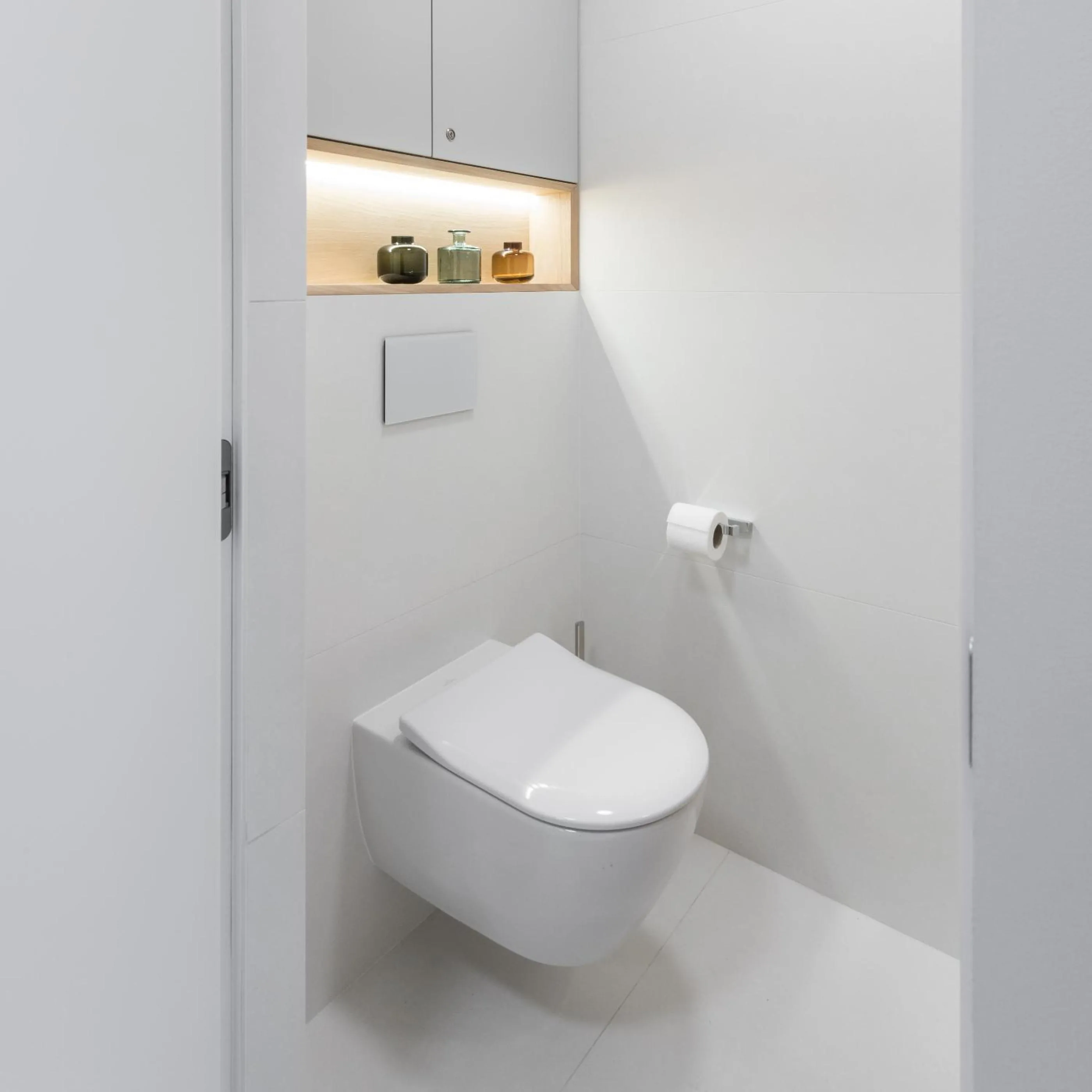 Toilet in Fully renovated stylish duplex in a convenient location