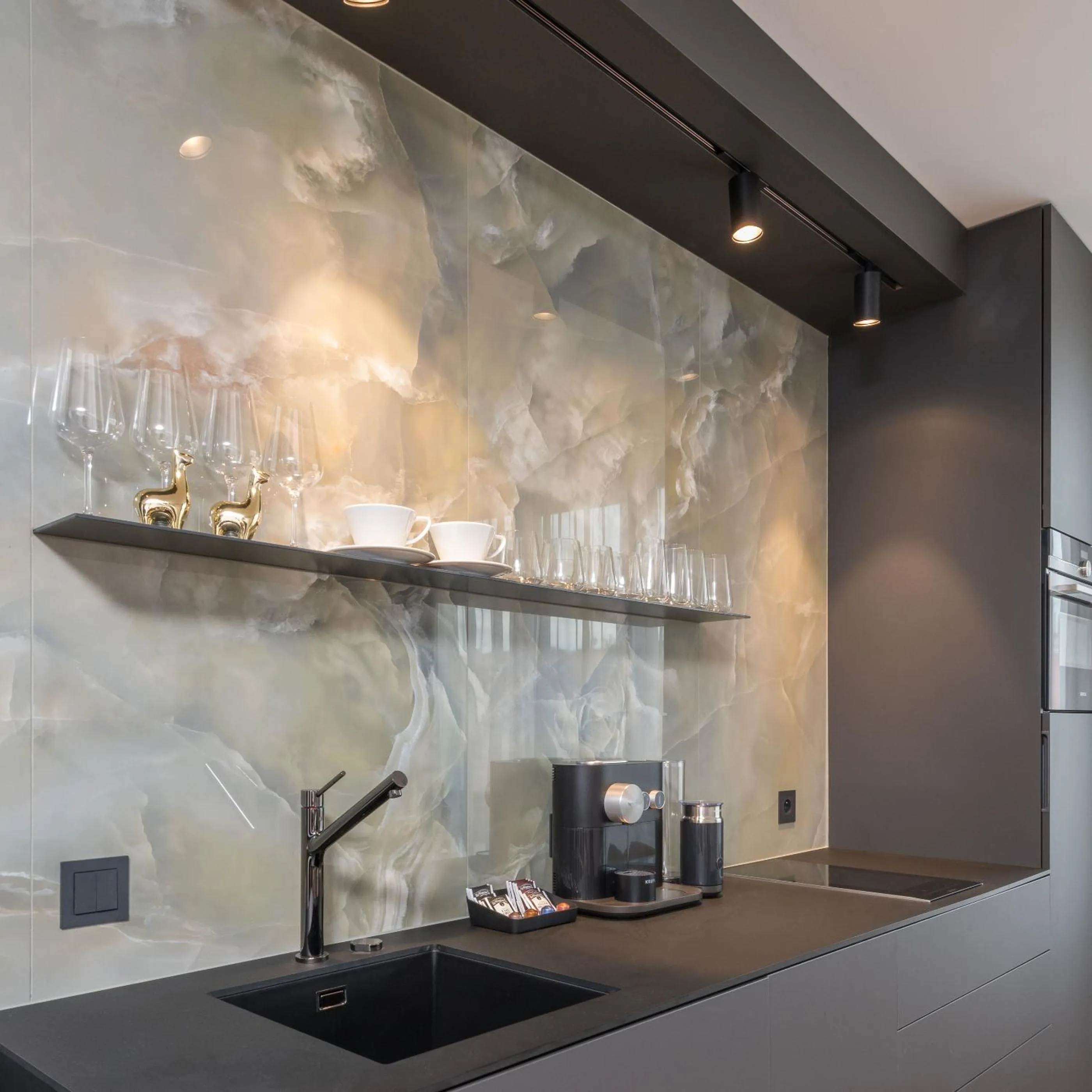Coffee/tea facilities in Fully renovated stylish duplex in a convenient location
