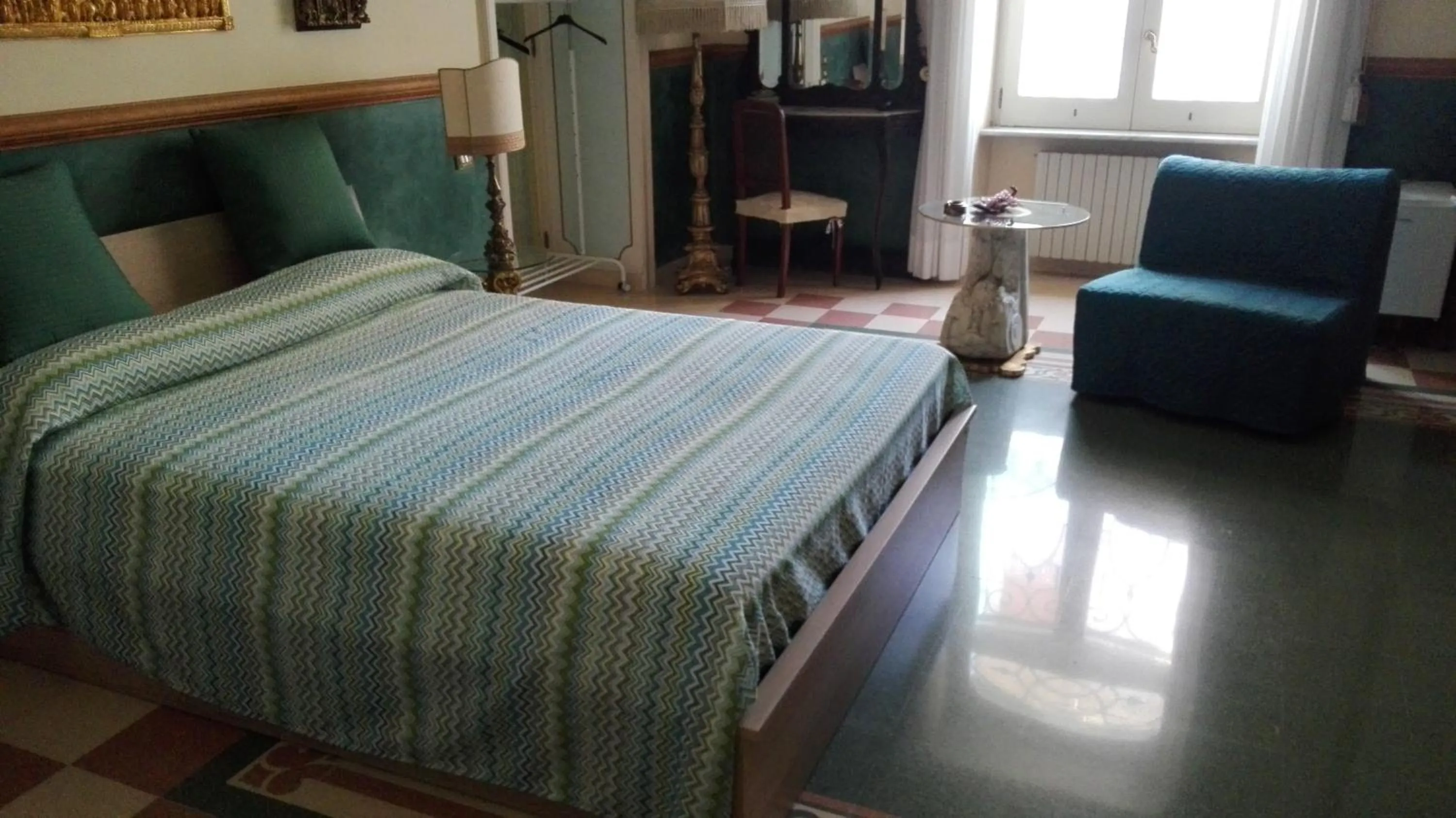 Bedroom, Bed in B&B Flora House