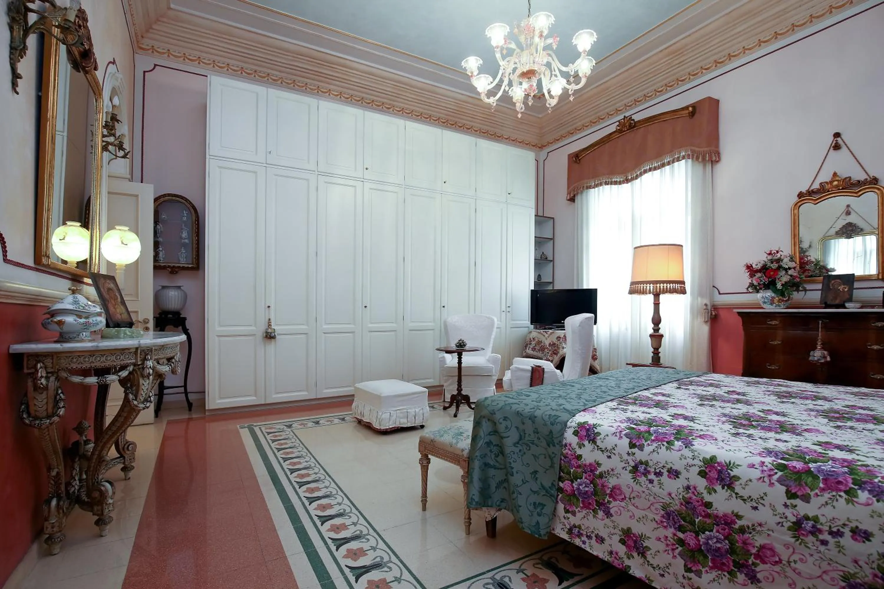 Bedroom, Bed in B&B Flora House