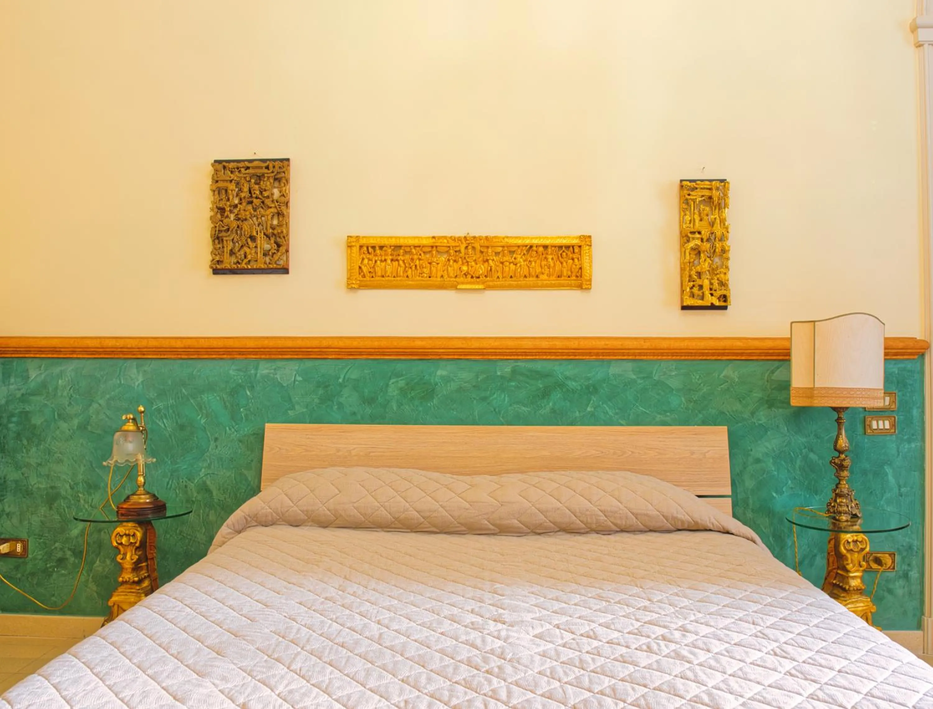 Decorative detail, Bed in B&B Flora House