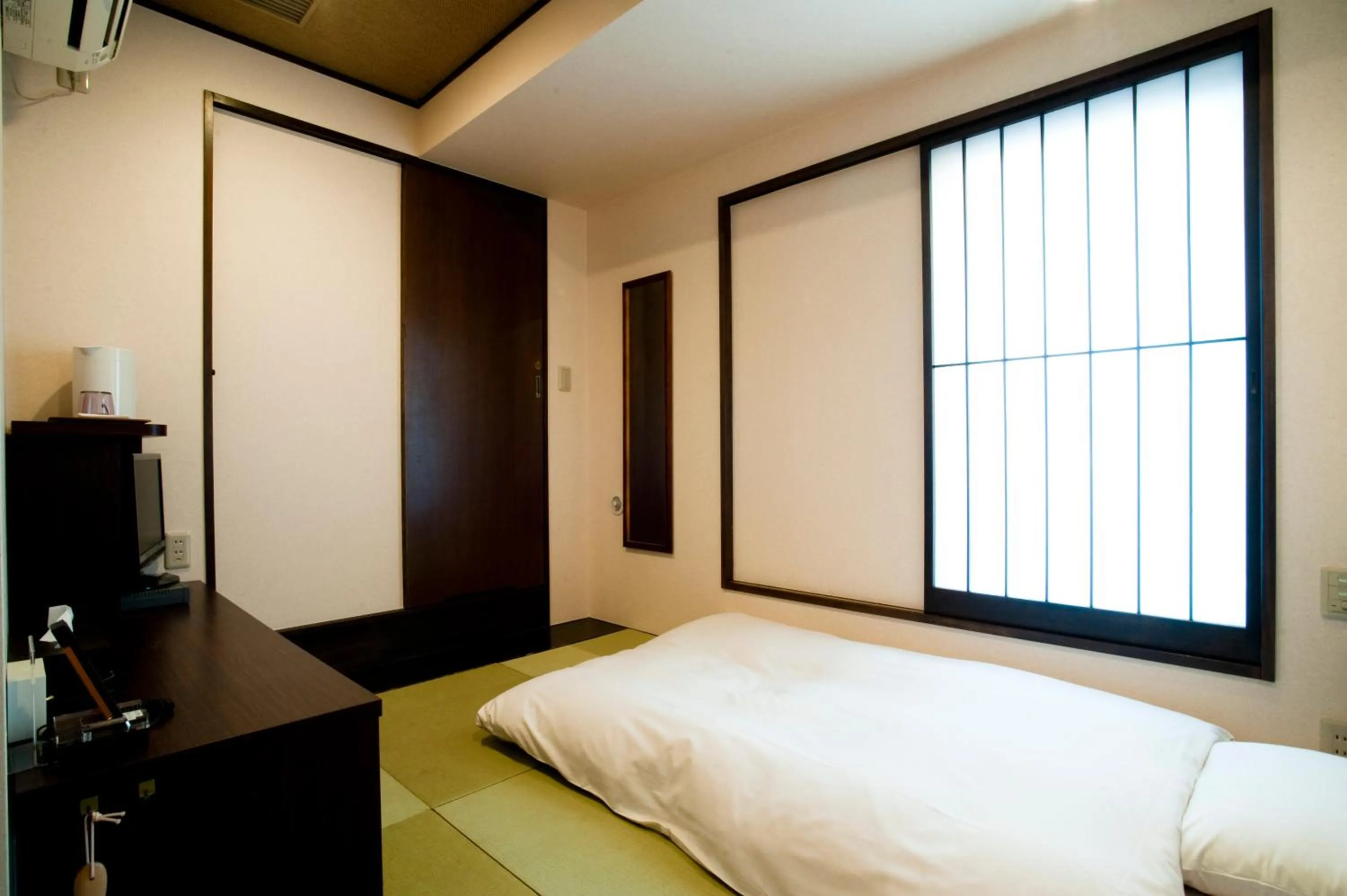 Photo of the whole room, Bed in Ochanomizu Hotel Shoryukan