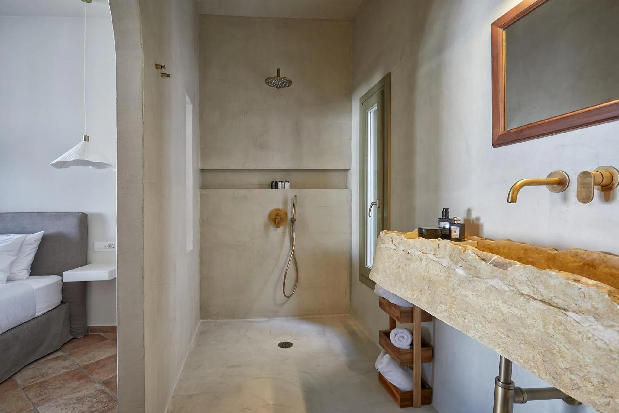 Shower in Arvanitis Cave Village