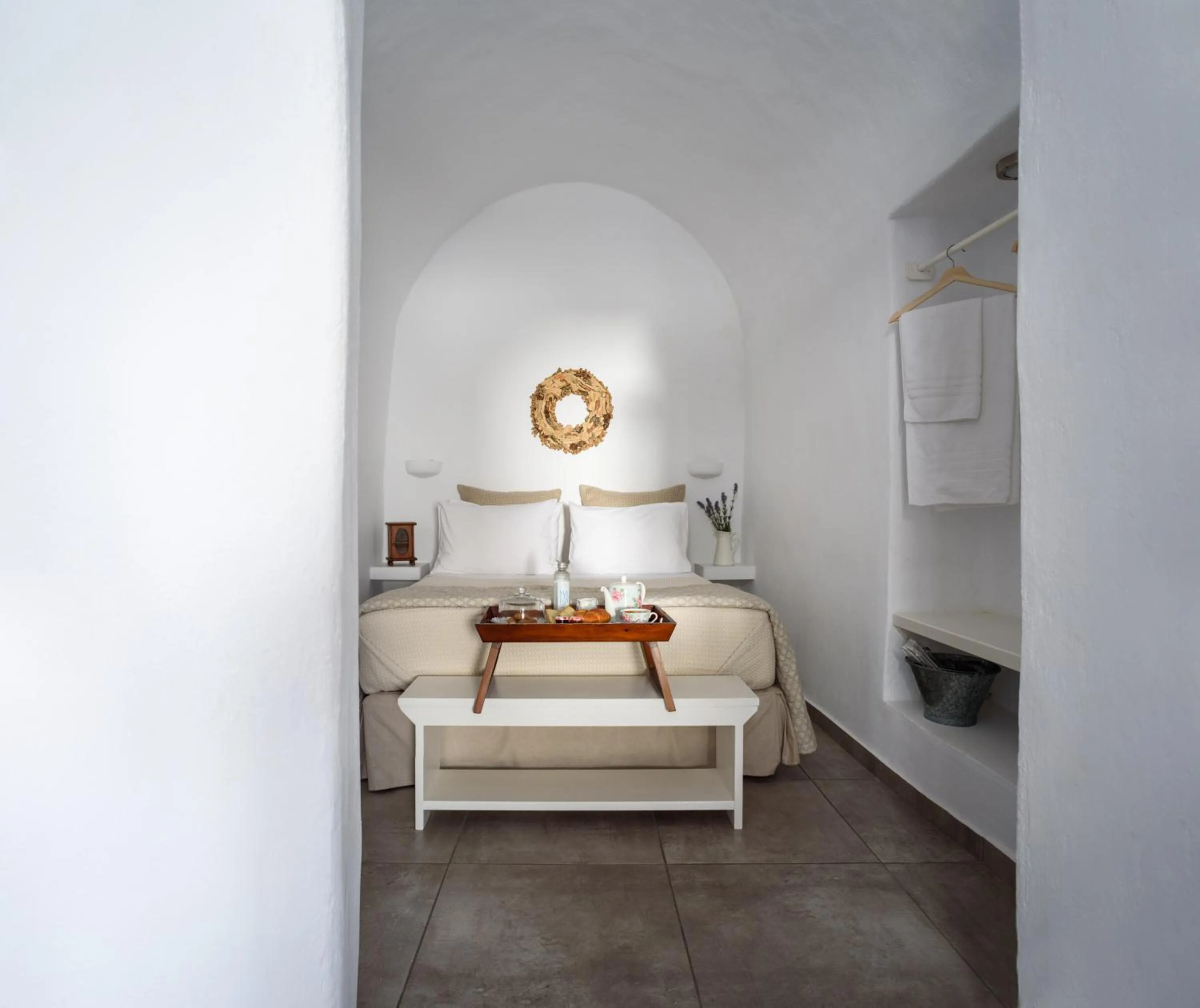 Bed in Arvanitis Cave Village