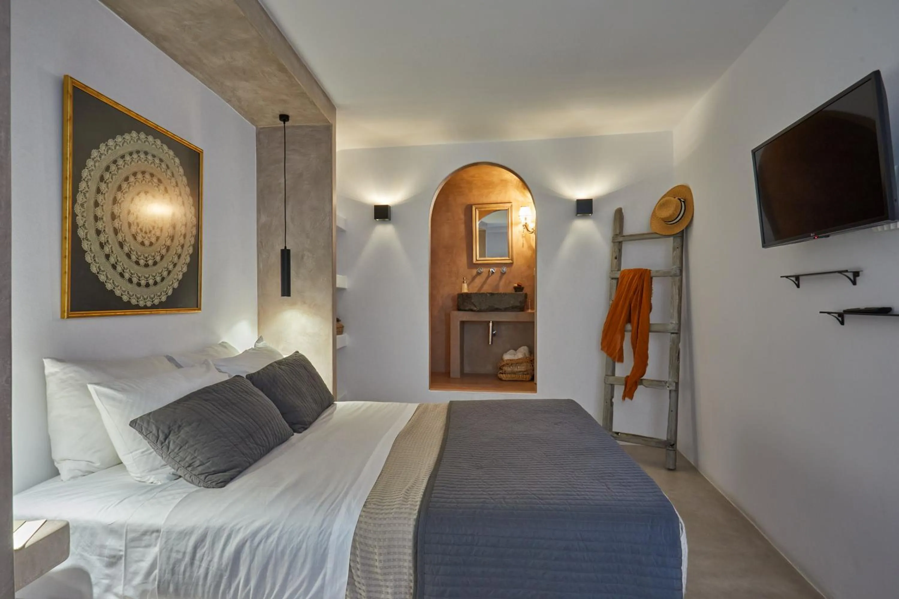 Photo of the whole room, Bed in Arvanitis Cave Village