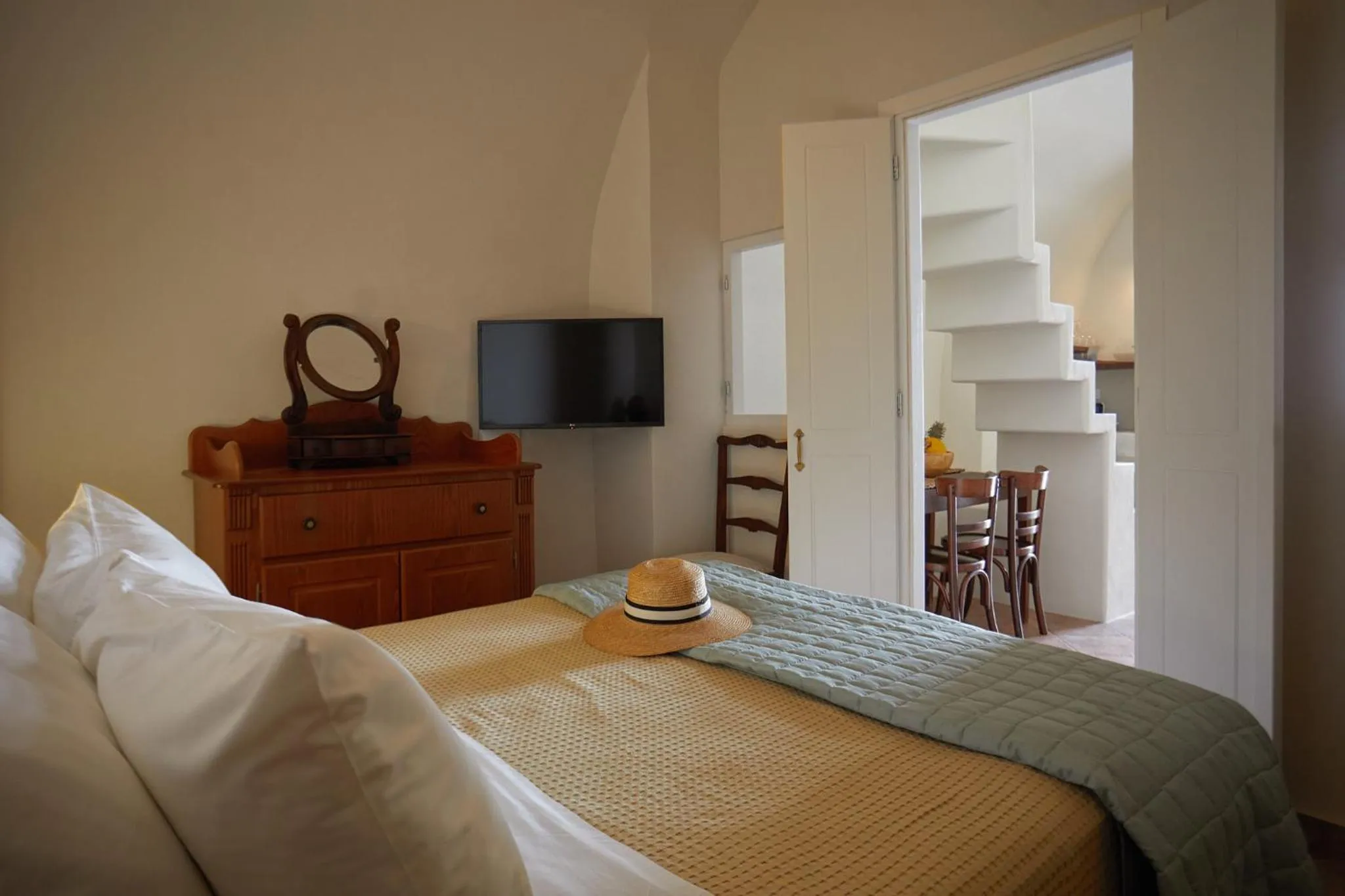 Bed in Arvanitis Cave Village