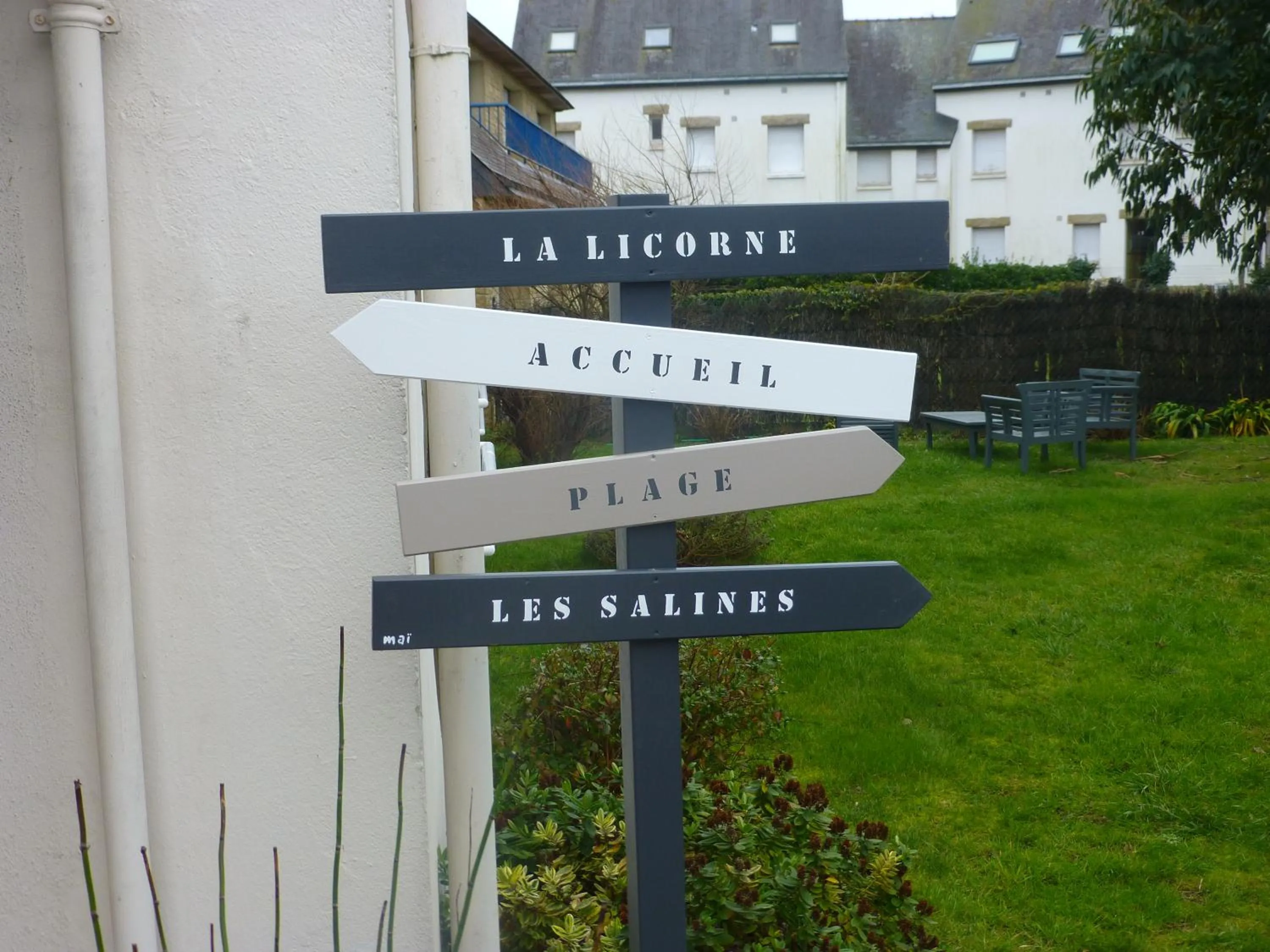 Decorative detail in Hotel La Licorne