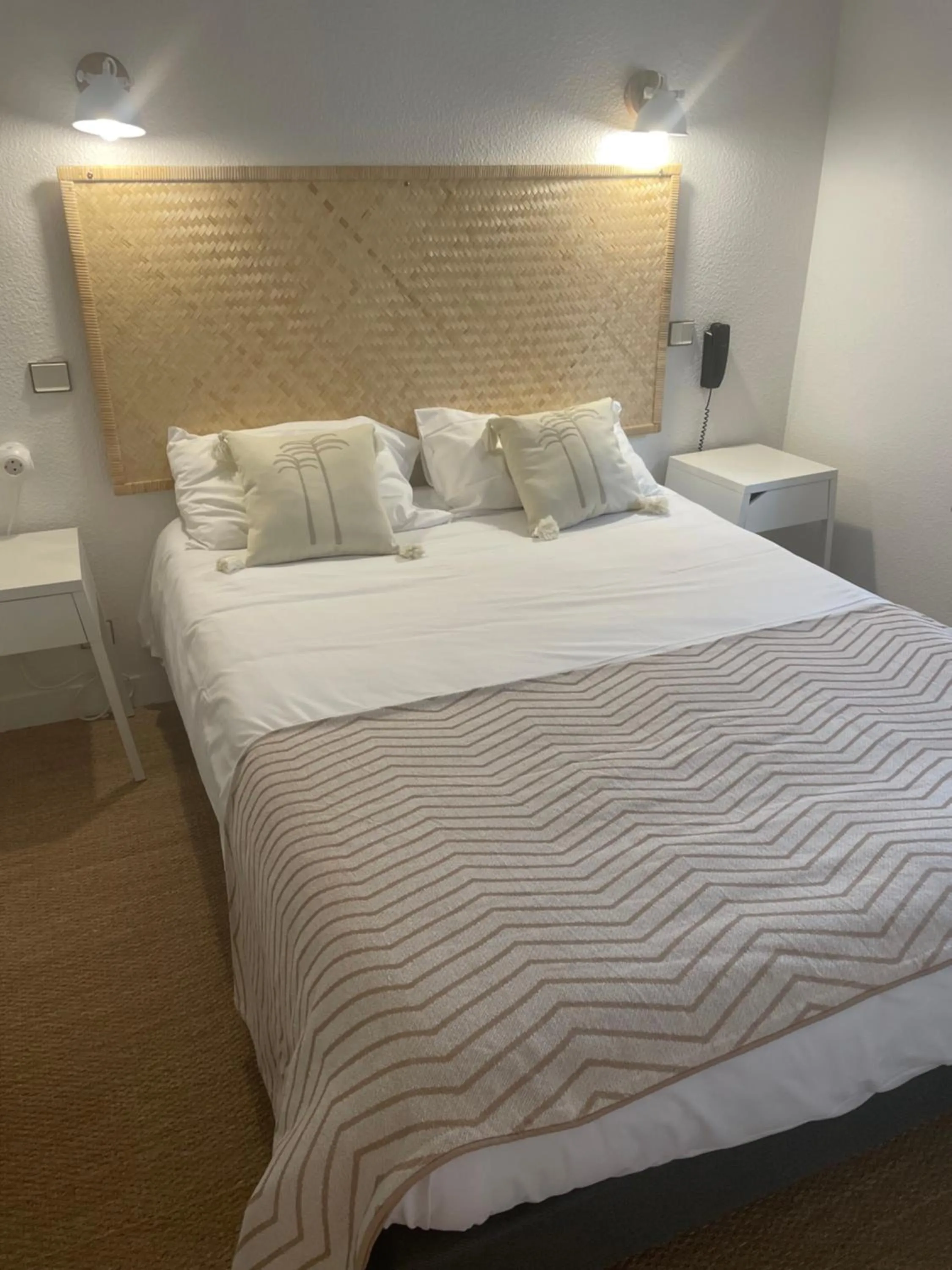 Bedroom, Bed in Hotel La Licorne