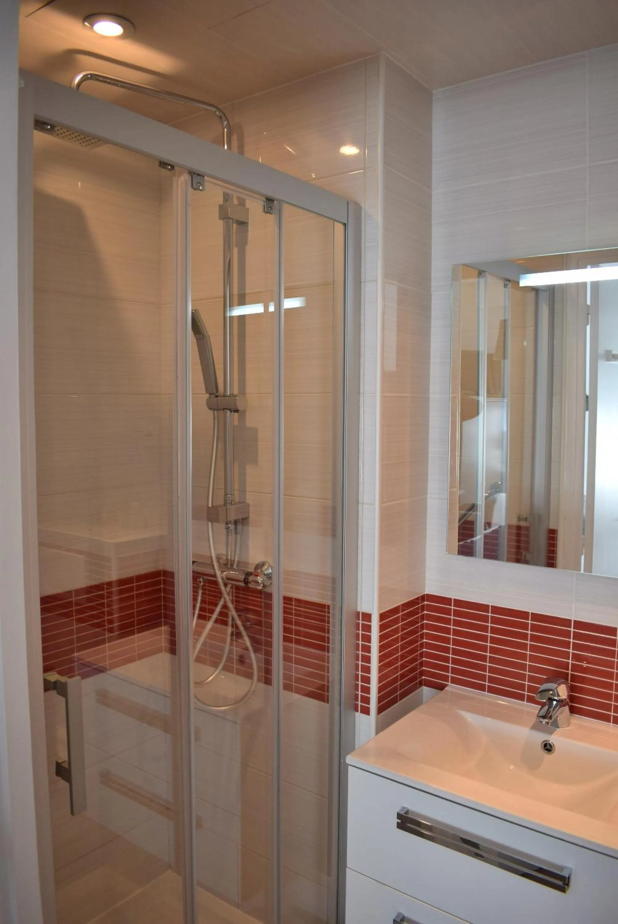 Bathroom in Hotel La Licorne