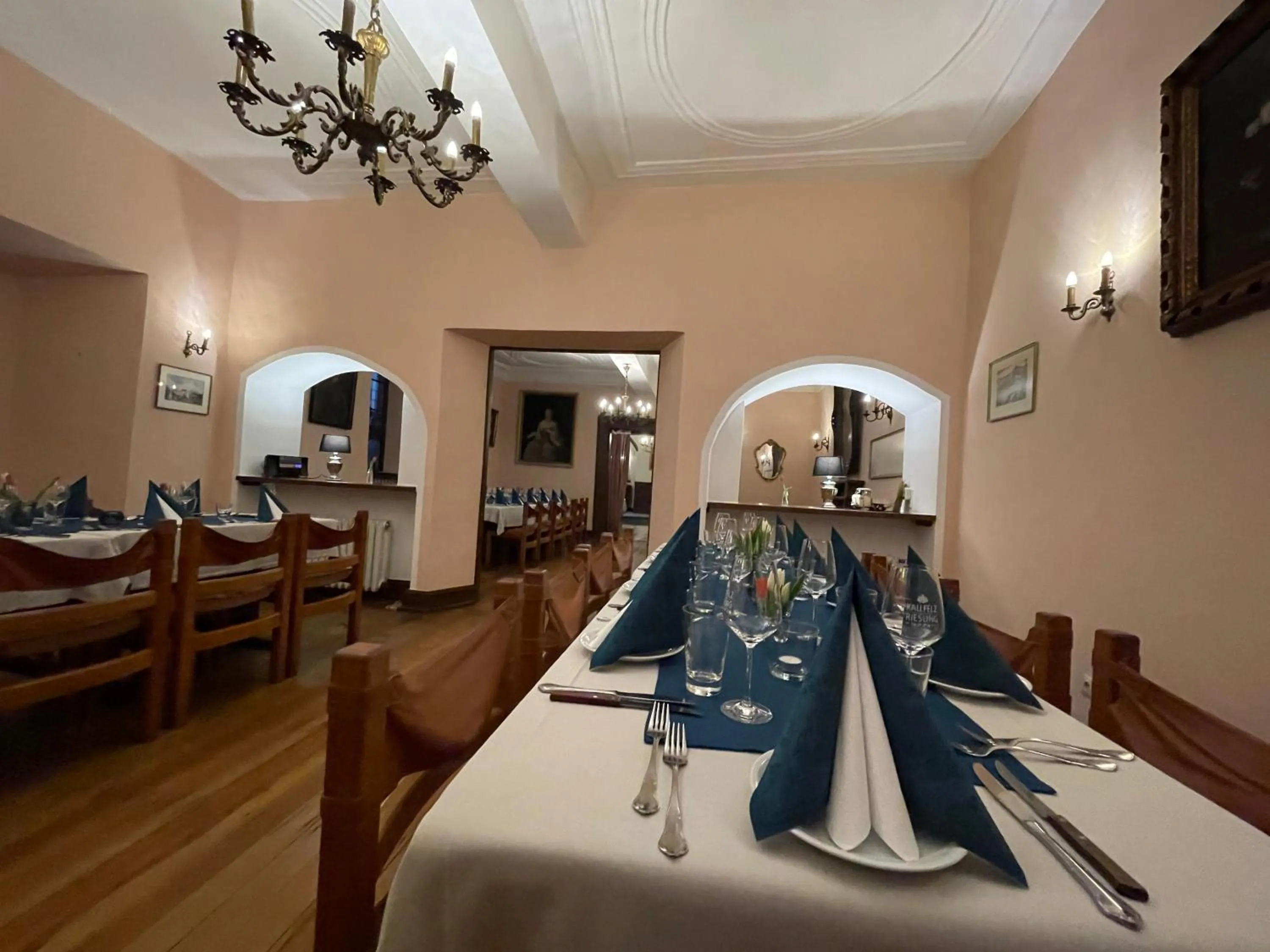 Restaurant/places to eat in Hotel Schloss Zell