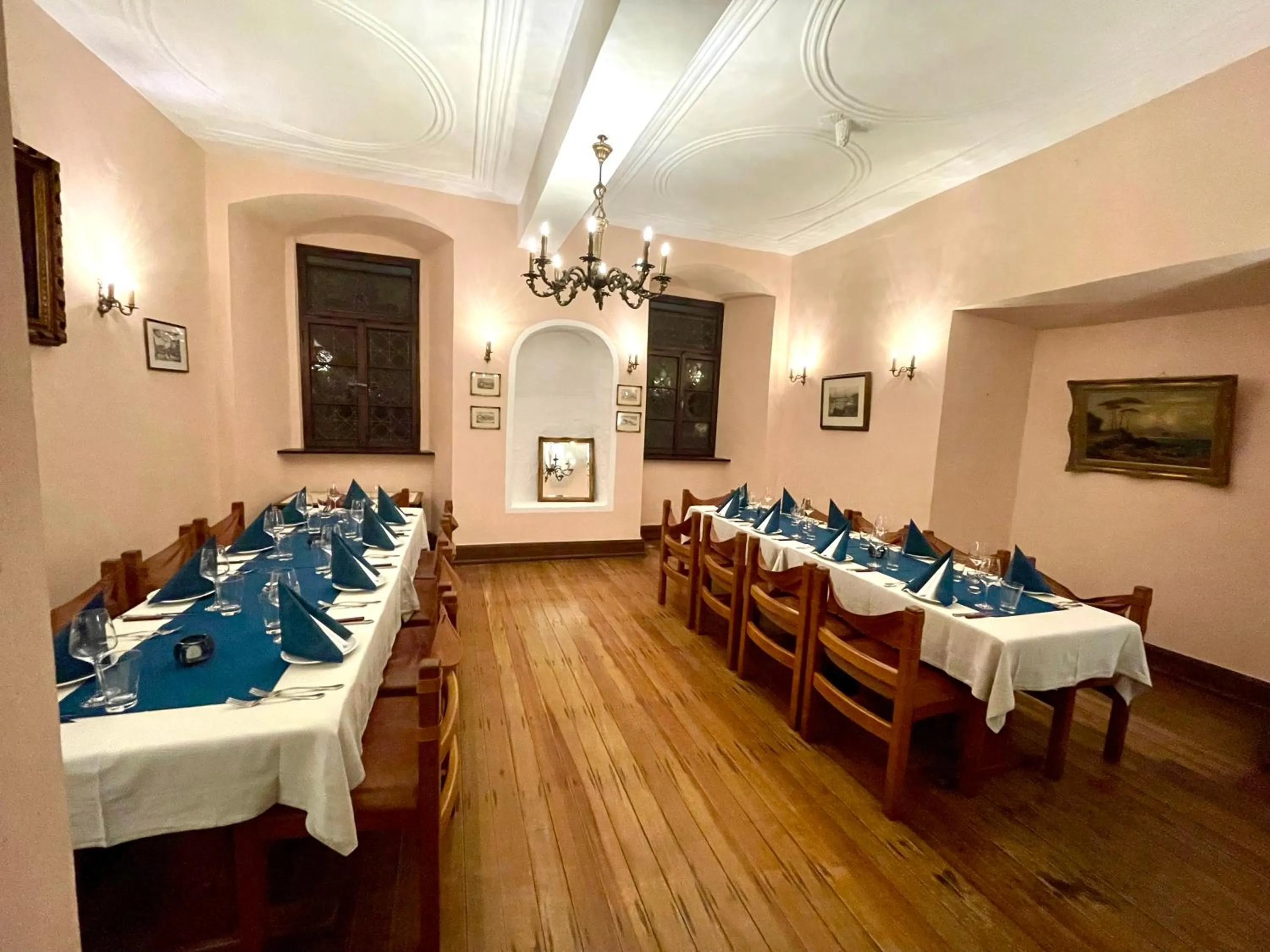 Restaurant/places to eat in Hotel Schloss Zell