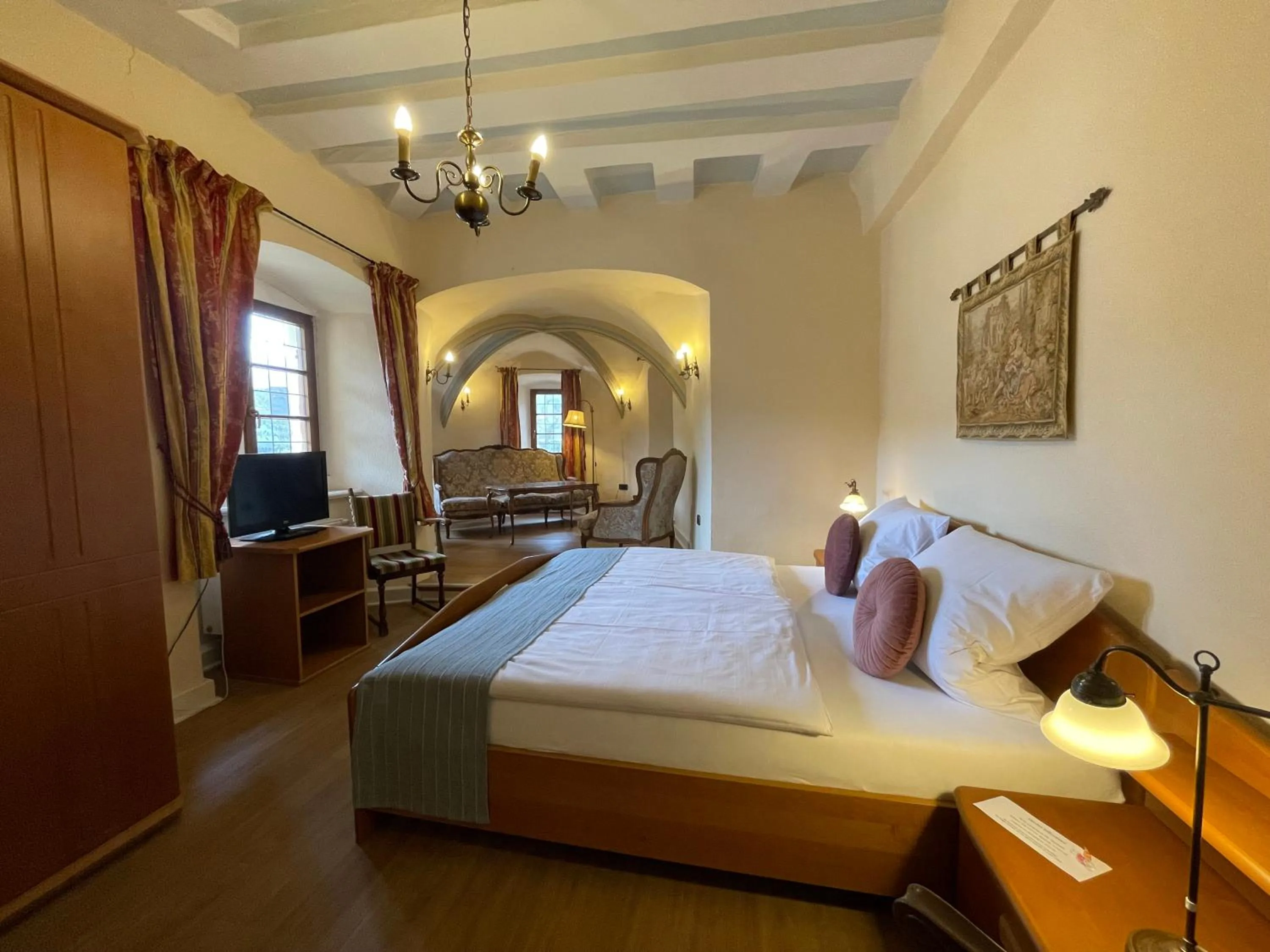 Living room, Bed in Hotel Schloss Zell