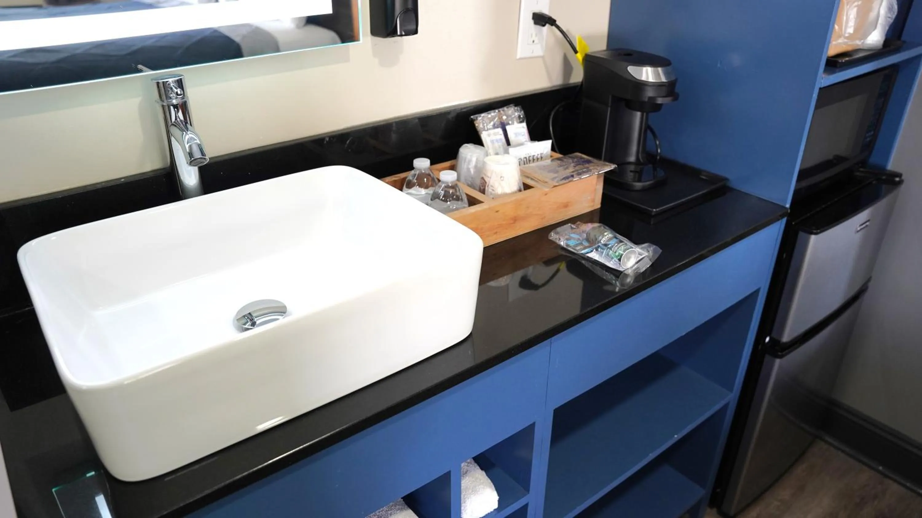 Kitchen or kitchenette in Carrier Motor Lodge