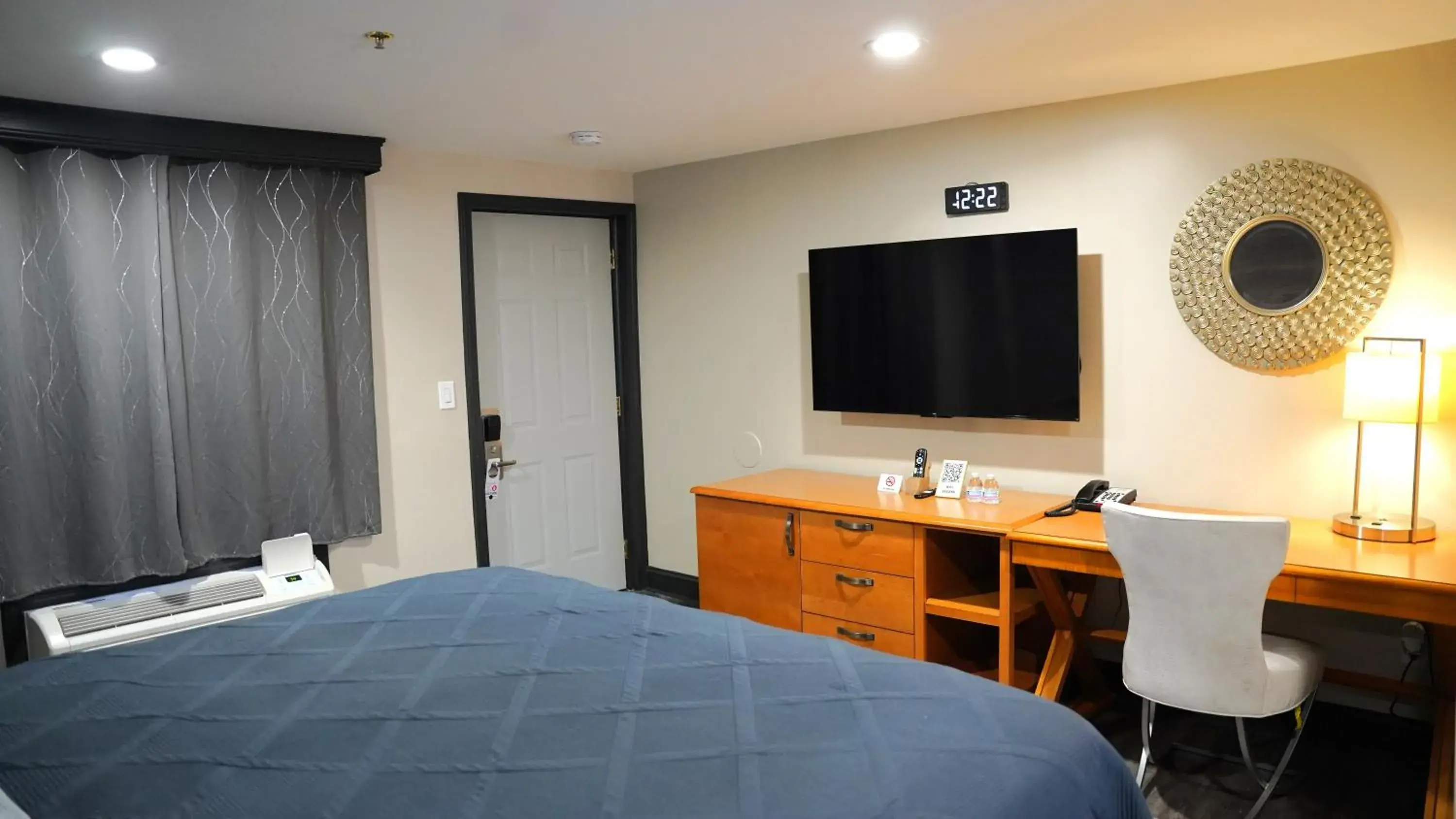 King Room- 6 Rooms - Non Smoking in Carrier Motor Lodge King Room- 6 Rooms - Non Smoking in Carrier Motor Lodge