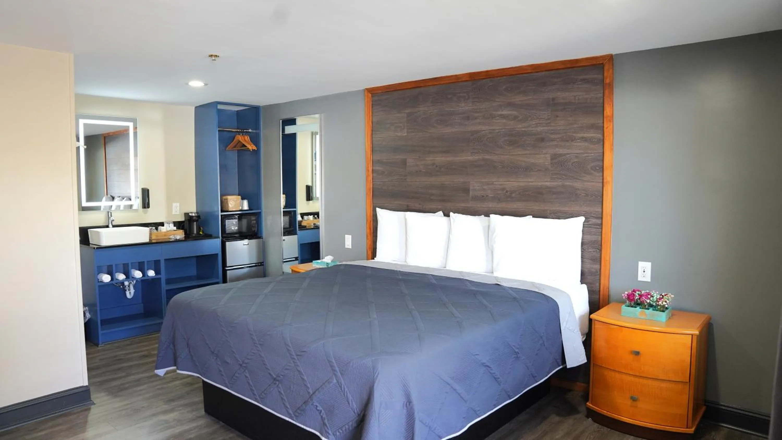 Bed in Carrier Motor Lodge