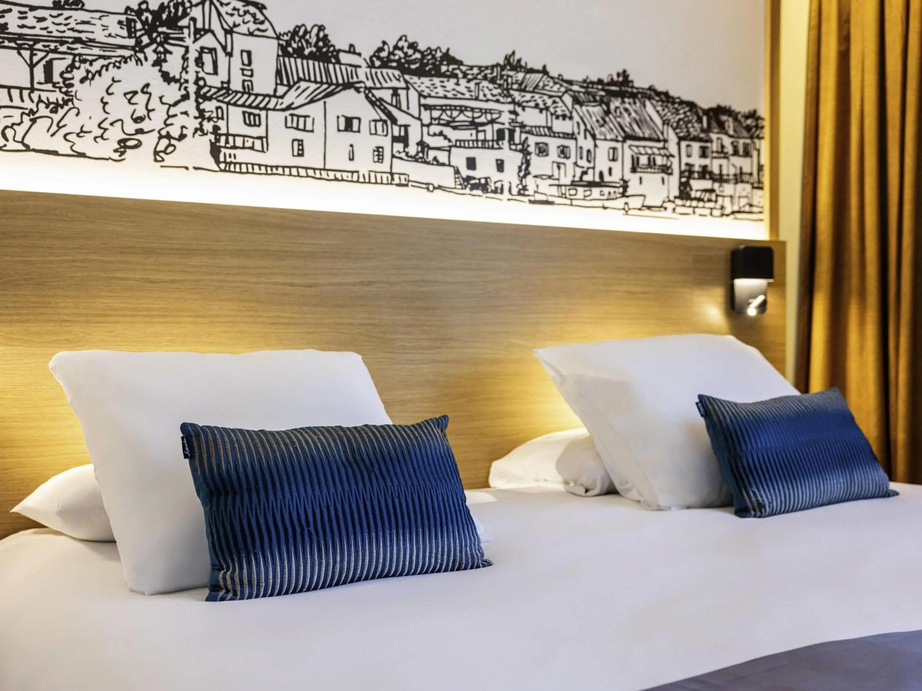 Bedroom, Bed in Mercure Agen Centre