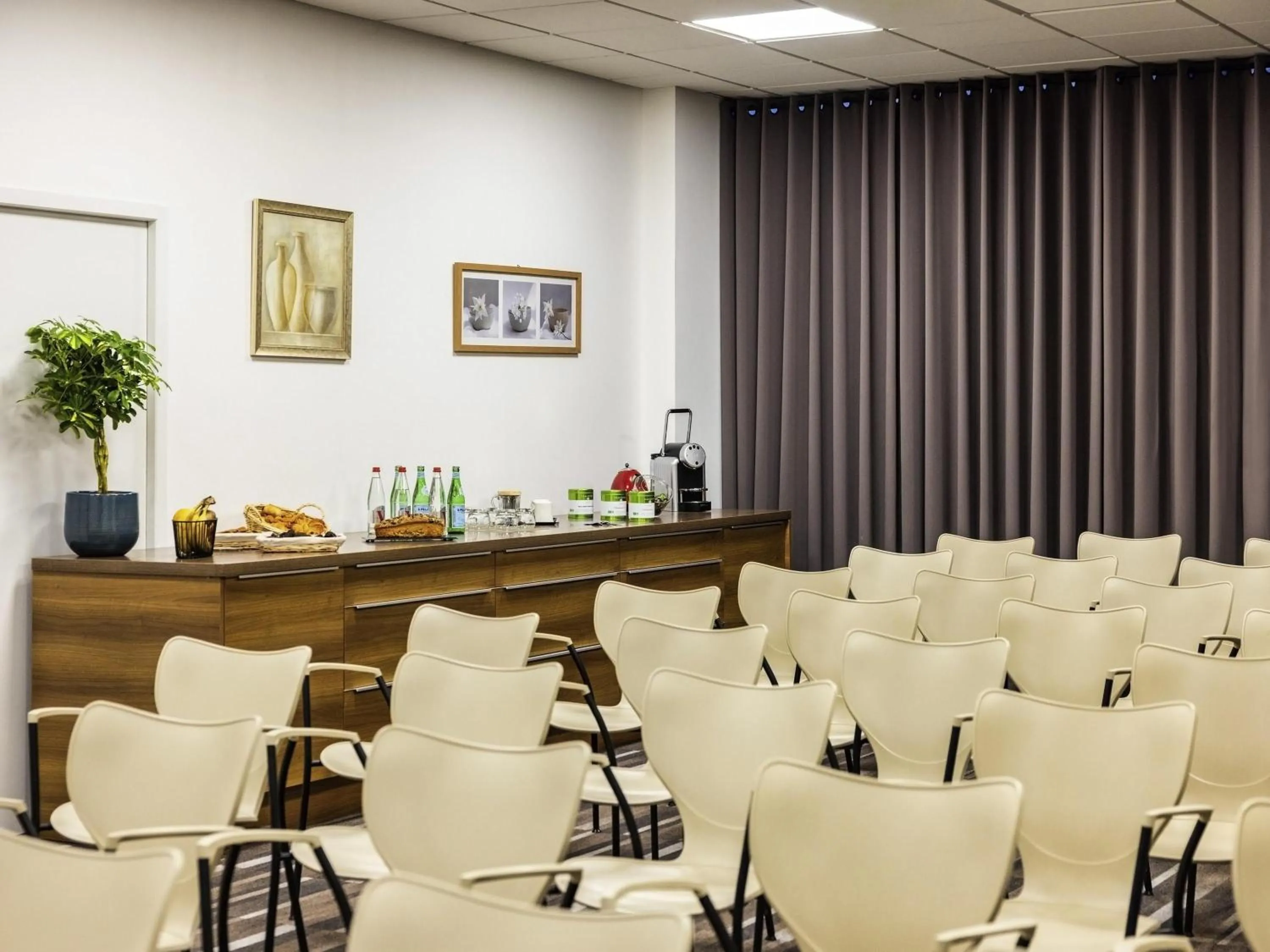 Meeting/conference room in Mercure Agen Centre