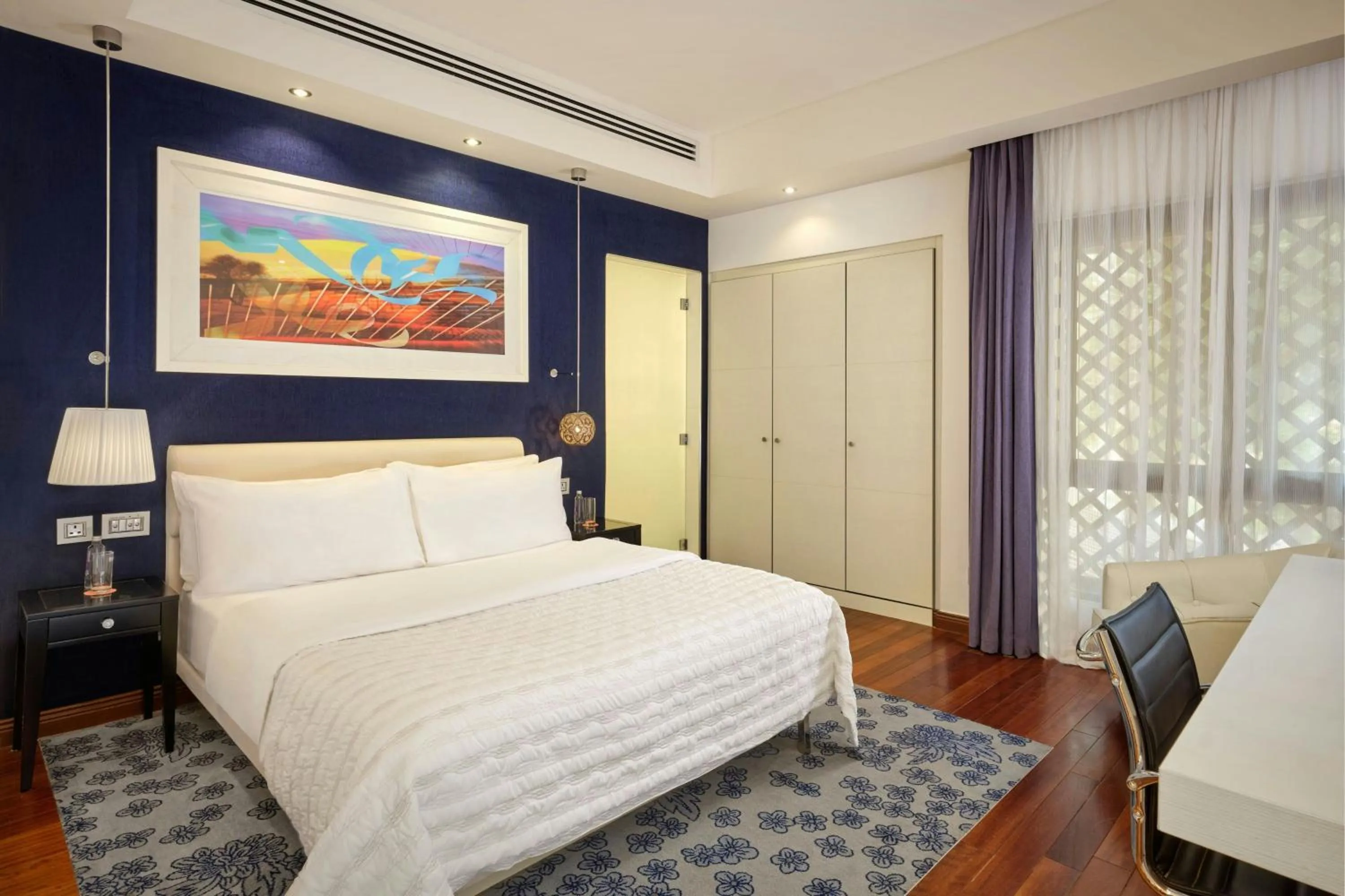 Bedroom, Bed in Le Meridien Al Khobar