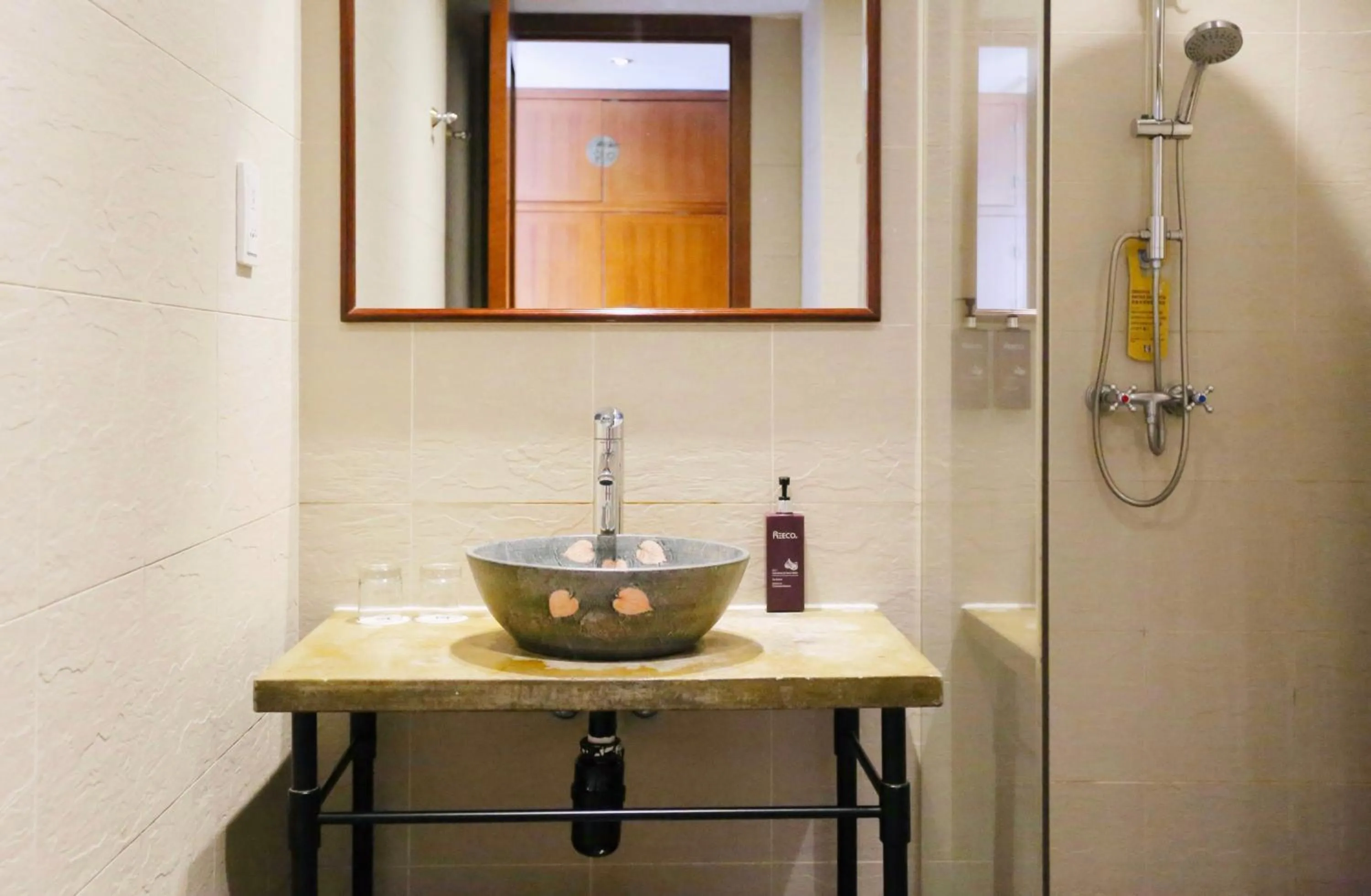 Bathroom in Butterfly on Wellington, Central