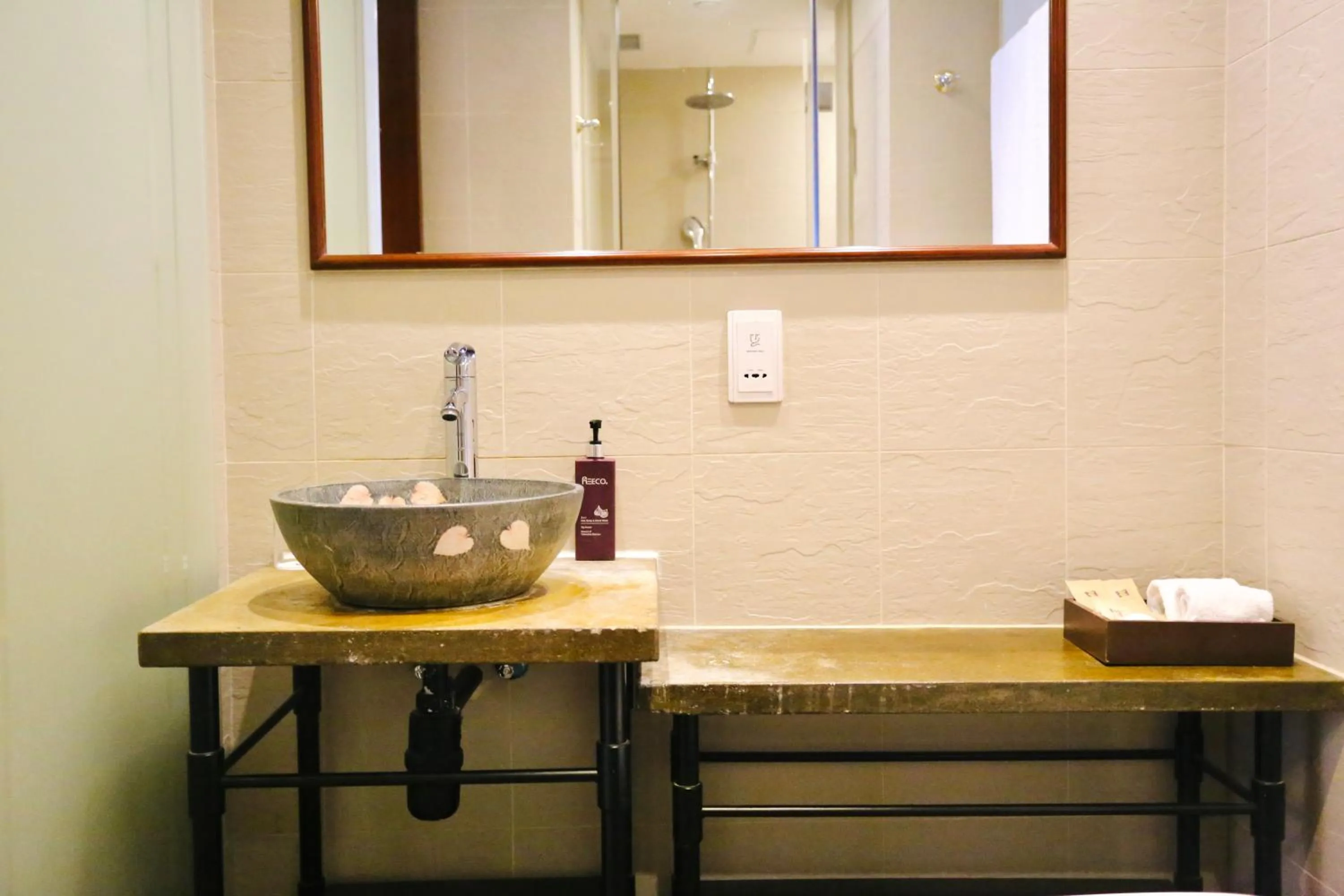 Bathroom in Butterfly on Wellington, Central