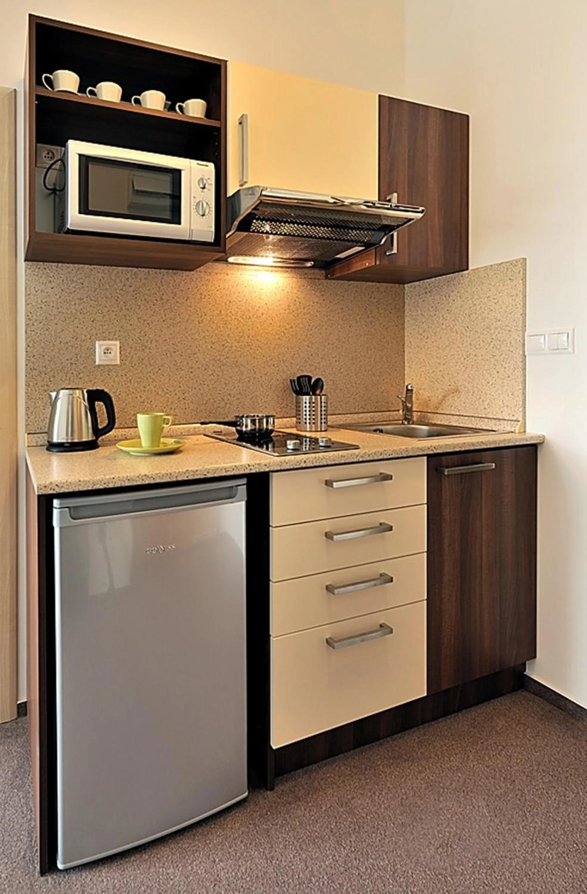 Kitchen or kitchenette in Melrose Apartments