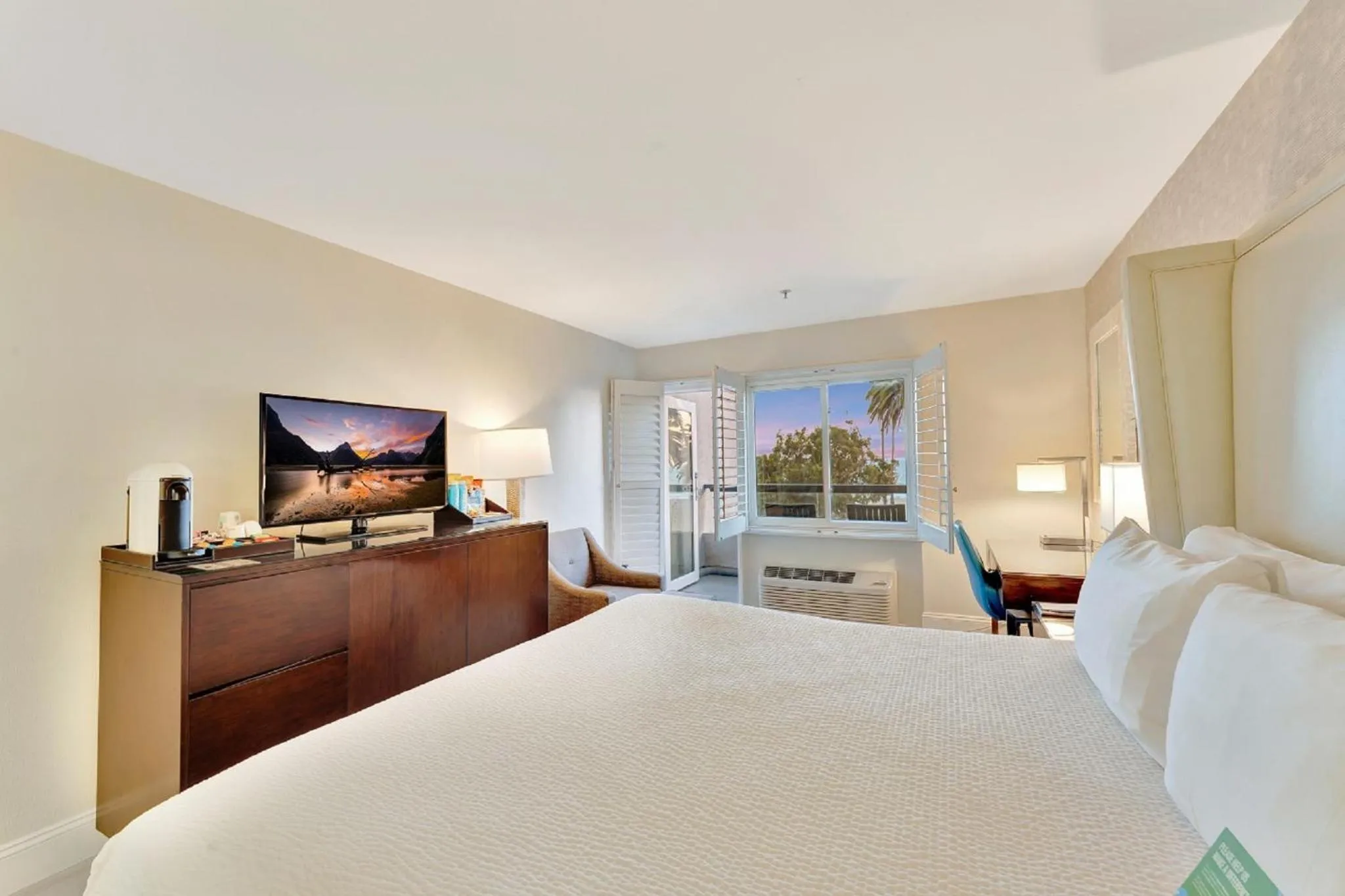 Sea view, Bed in Ocean View Hotel