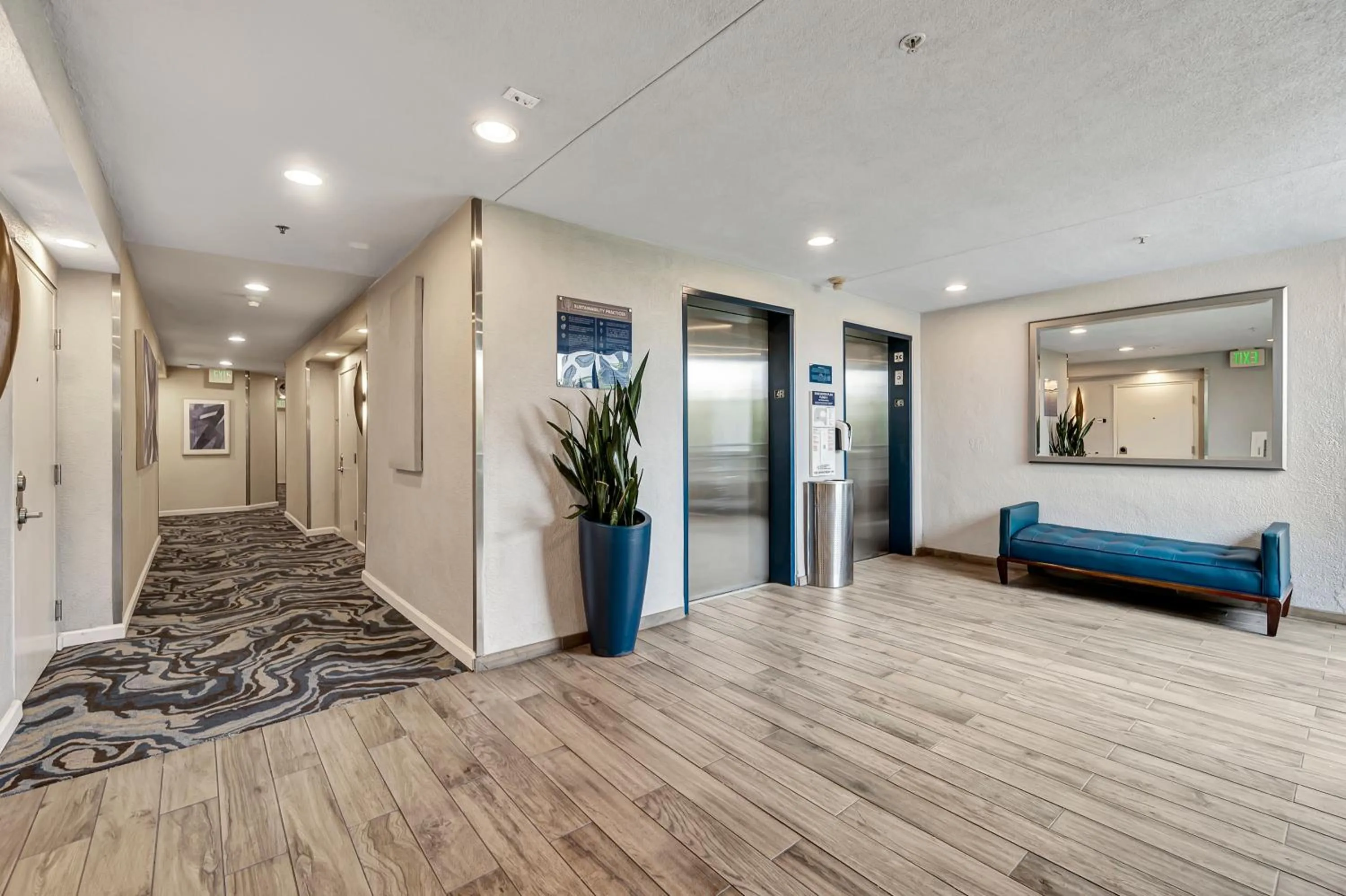 elevator, Bed in Ocean View Hotel